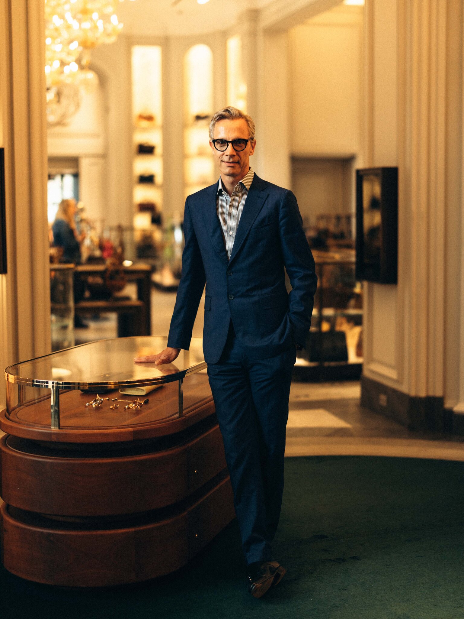 Saks Emerges From Bankruptcy With Plan to Focus on Luxury Shopping and Service