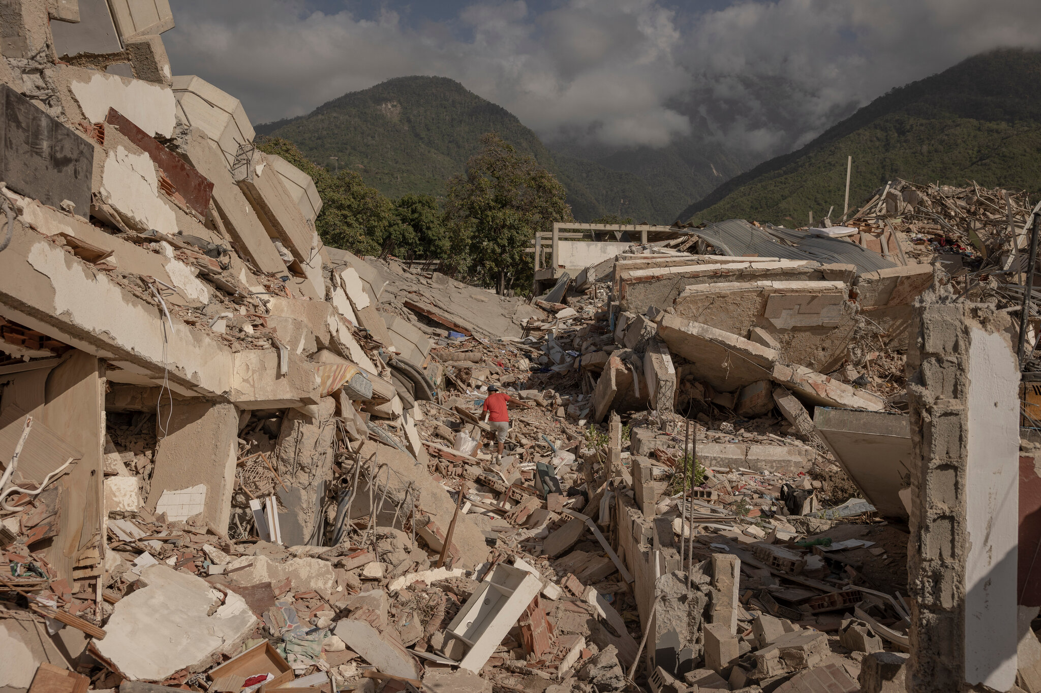 Aid Workers Fear Disease Outbreaks in Venezuela After Quakes
