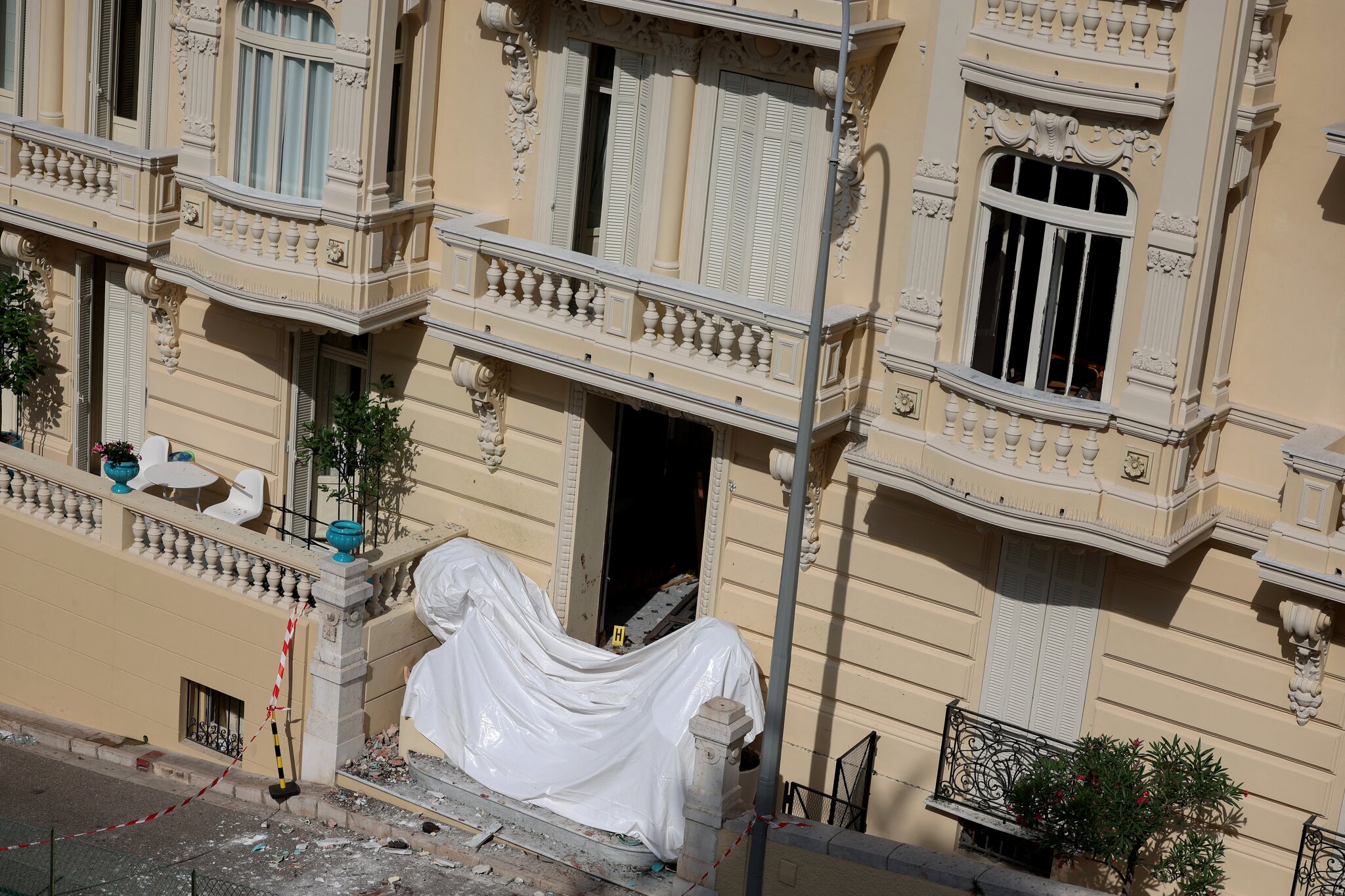 Parcel Bomb Explodes in Monaco, Prompting Cross-Border Police Hunt