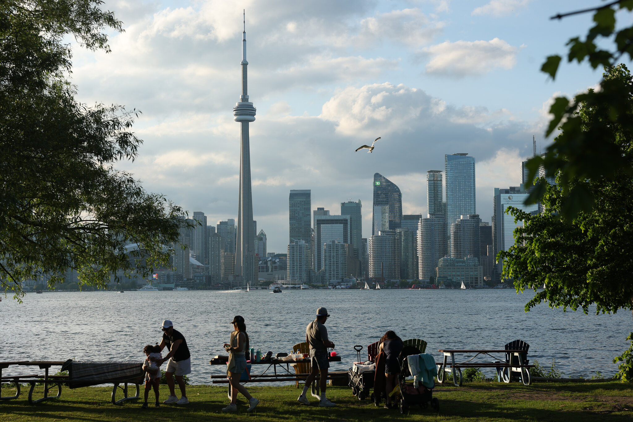 Canada Faces Heat Warnings as High Temperatures Edge North