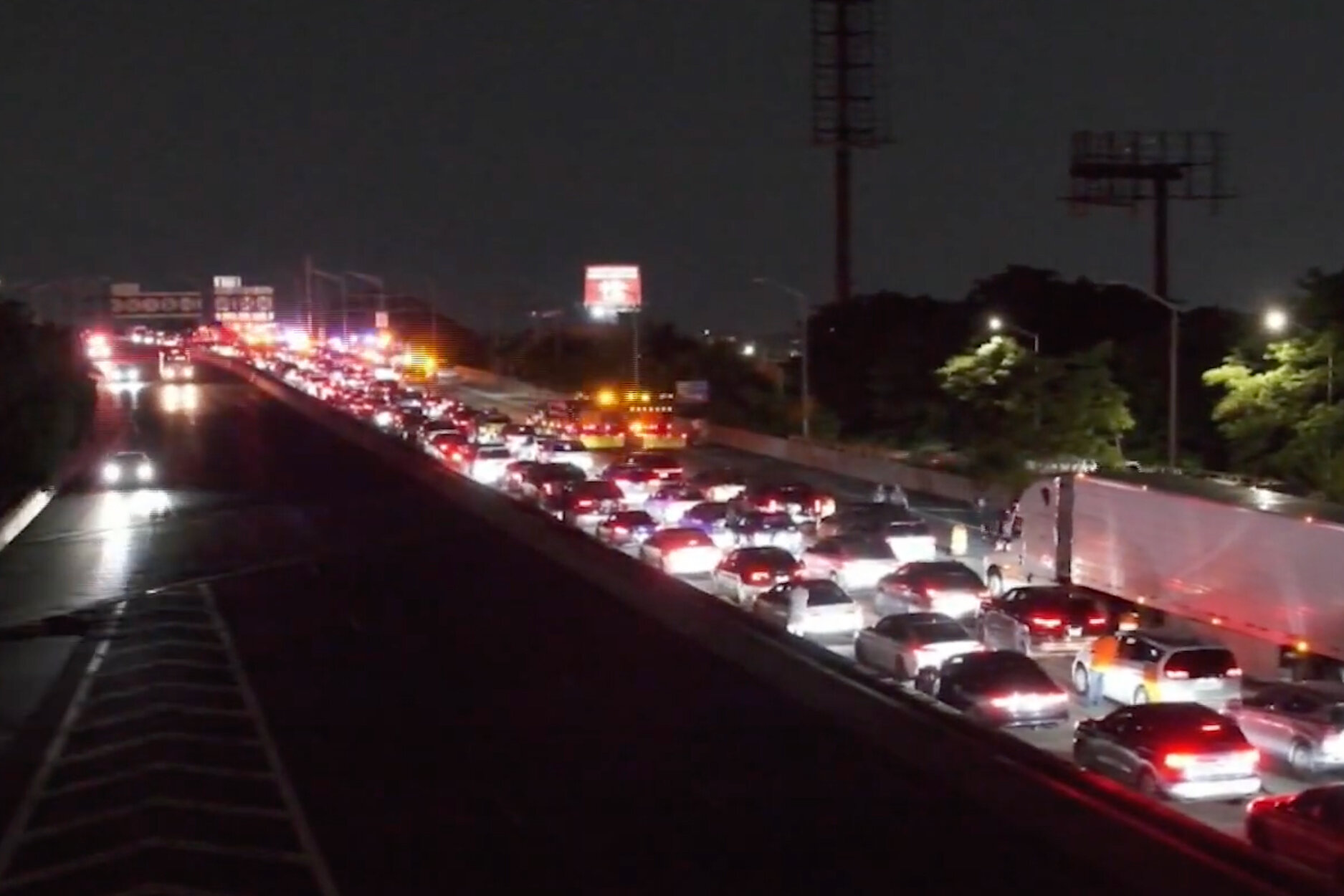 2 Killed as Bus Flips Into Traffic on Long Island Expressway