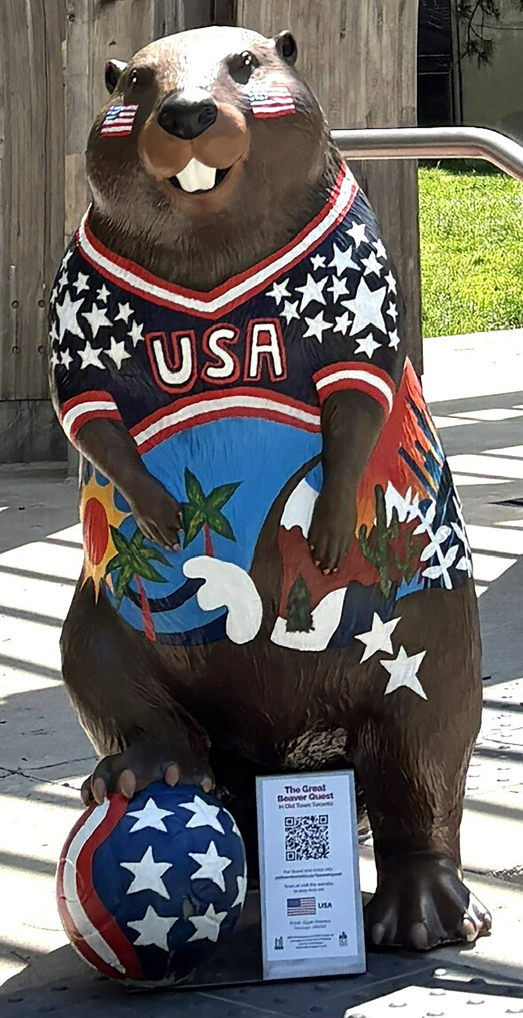 Beaver Statue Honoring the United States Is Smashed in Toronto