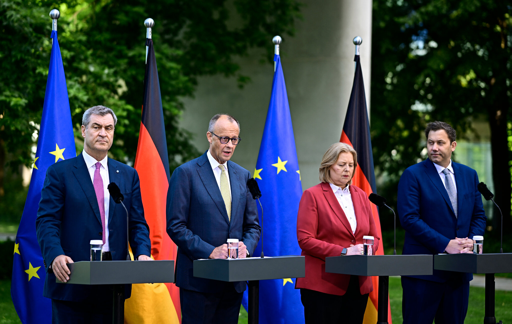 As Far Right Rises, German Leaders Look to Jump-Start the Economy