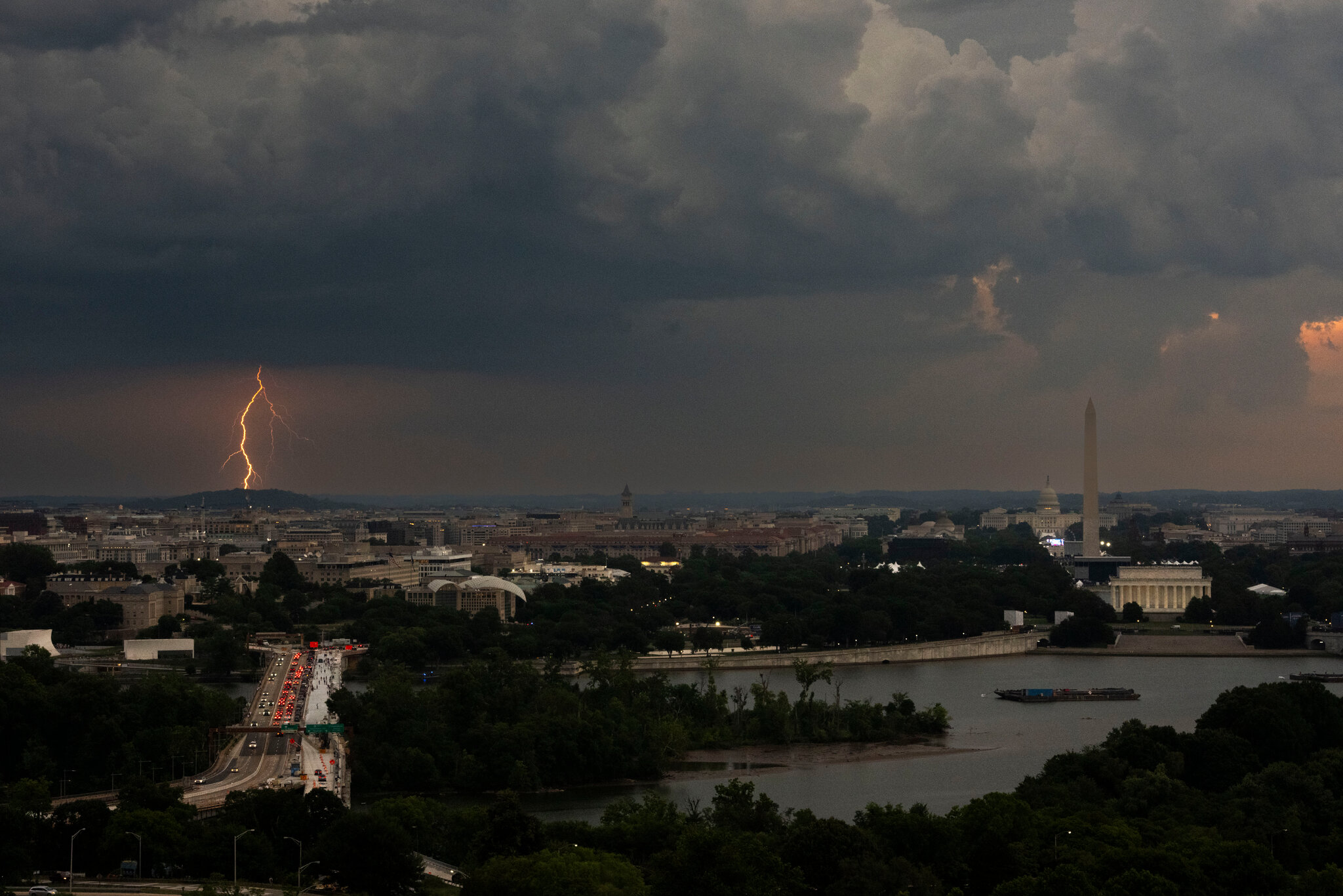 Crowds Evacuated as Storms Menace Washington Ahead of Trump Speech