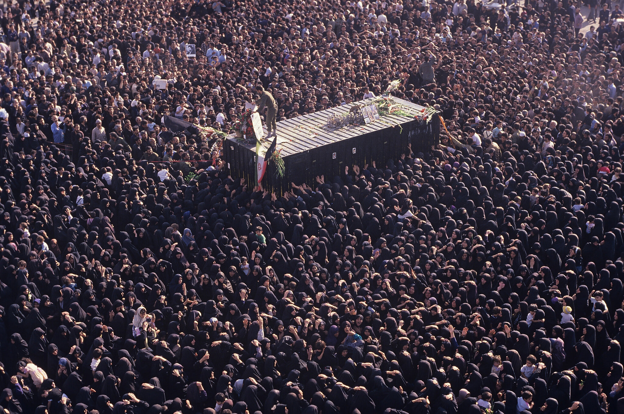 The last time Iran buried a supreme leader, there was chaos.