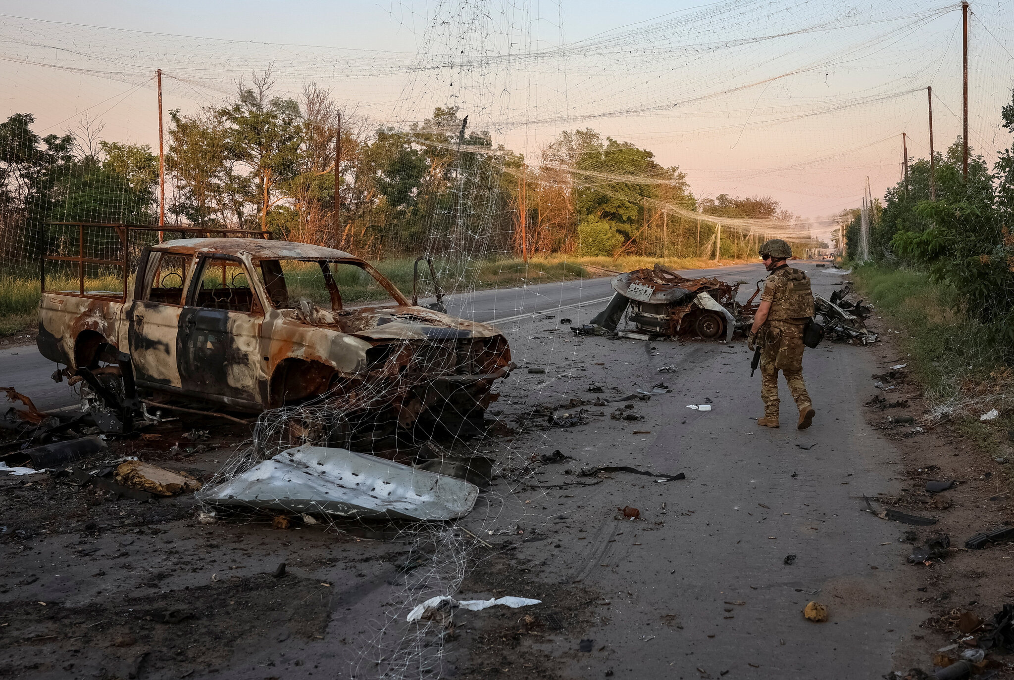 Far From Kyiv and Moscow, Soldiers Stalk Ruins and Evade Drones on the Front