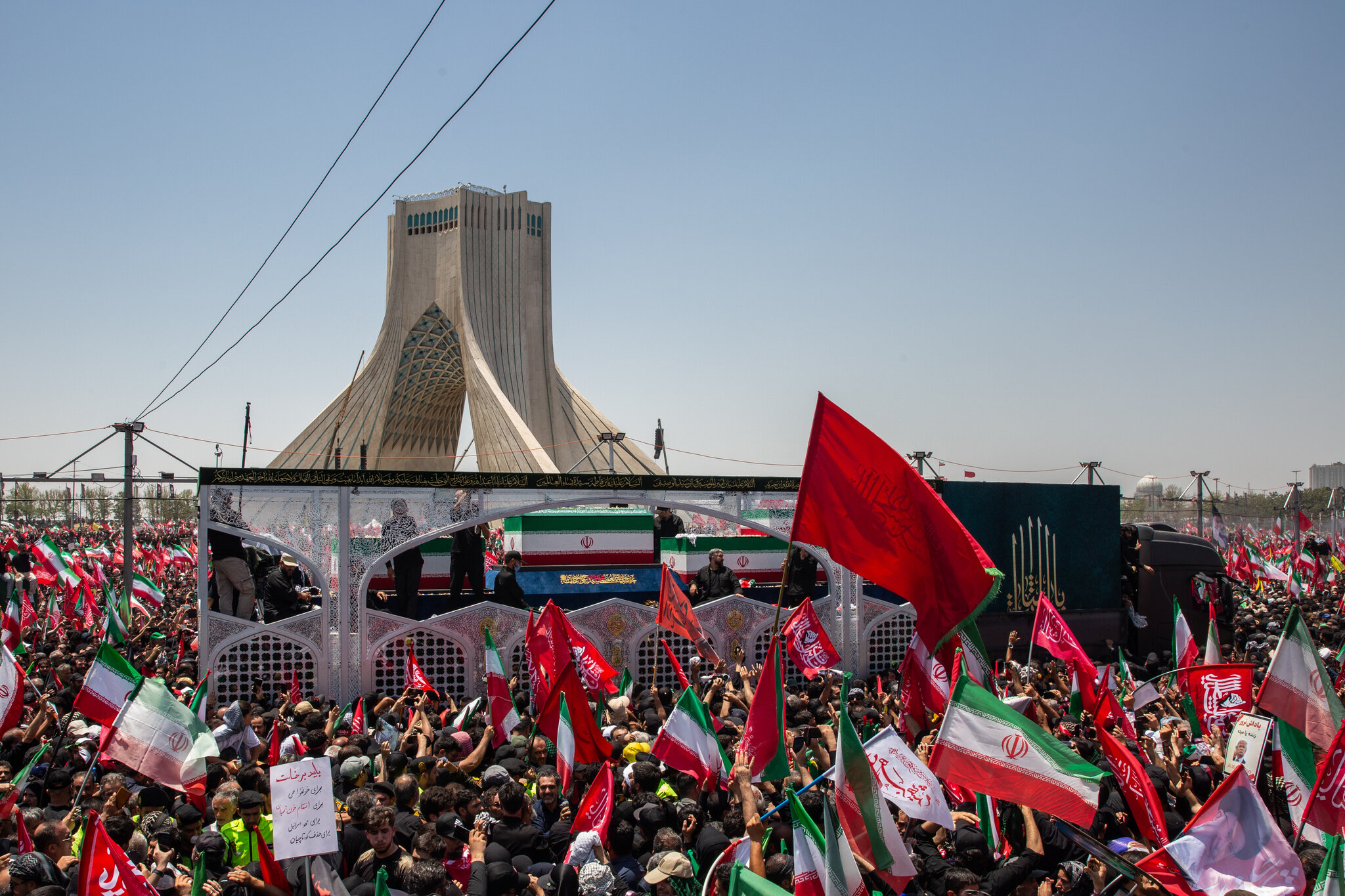 Iranians Mourn a Slain Leader, and Call for Vengeance