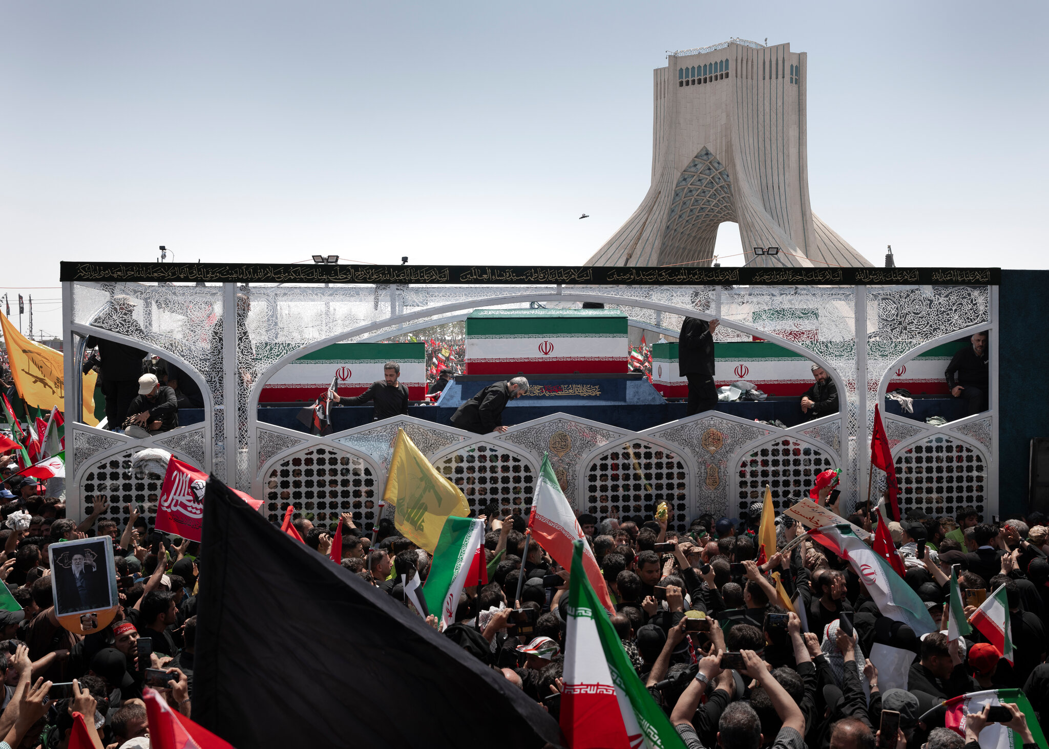 Joining a Human Tide of Mourners Flowing Through Tehran’s Streets