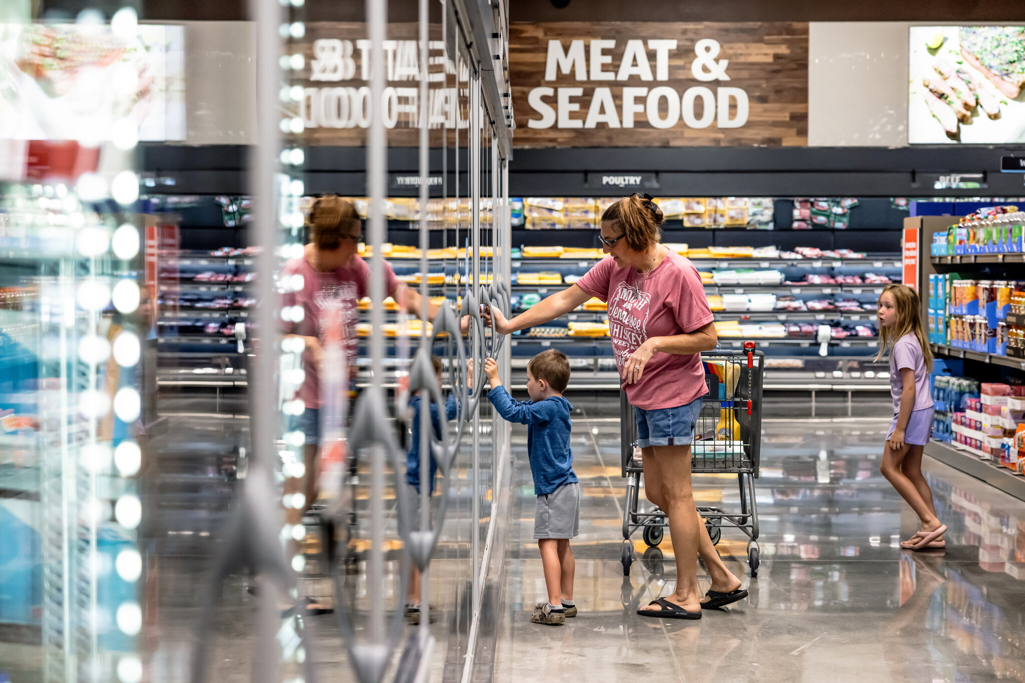 As Consumers Pare Spending, Grocery Stores Race to Cut Prices