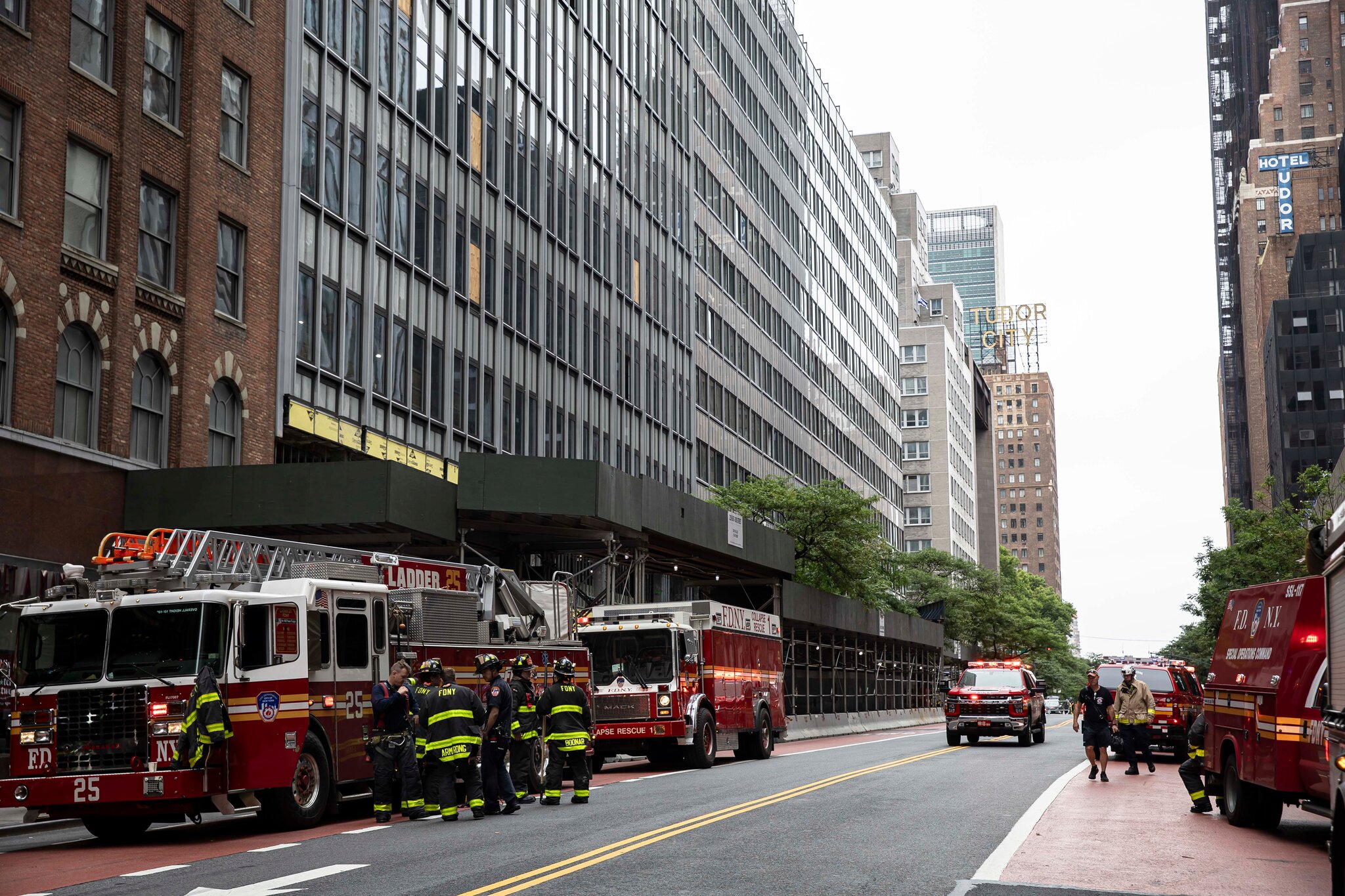 Rush to Evacuate as ‘Beams Started Bending’ and Floors Sagged at Midtown Tower