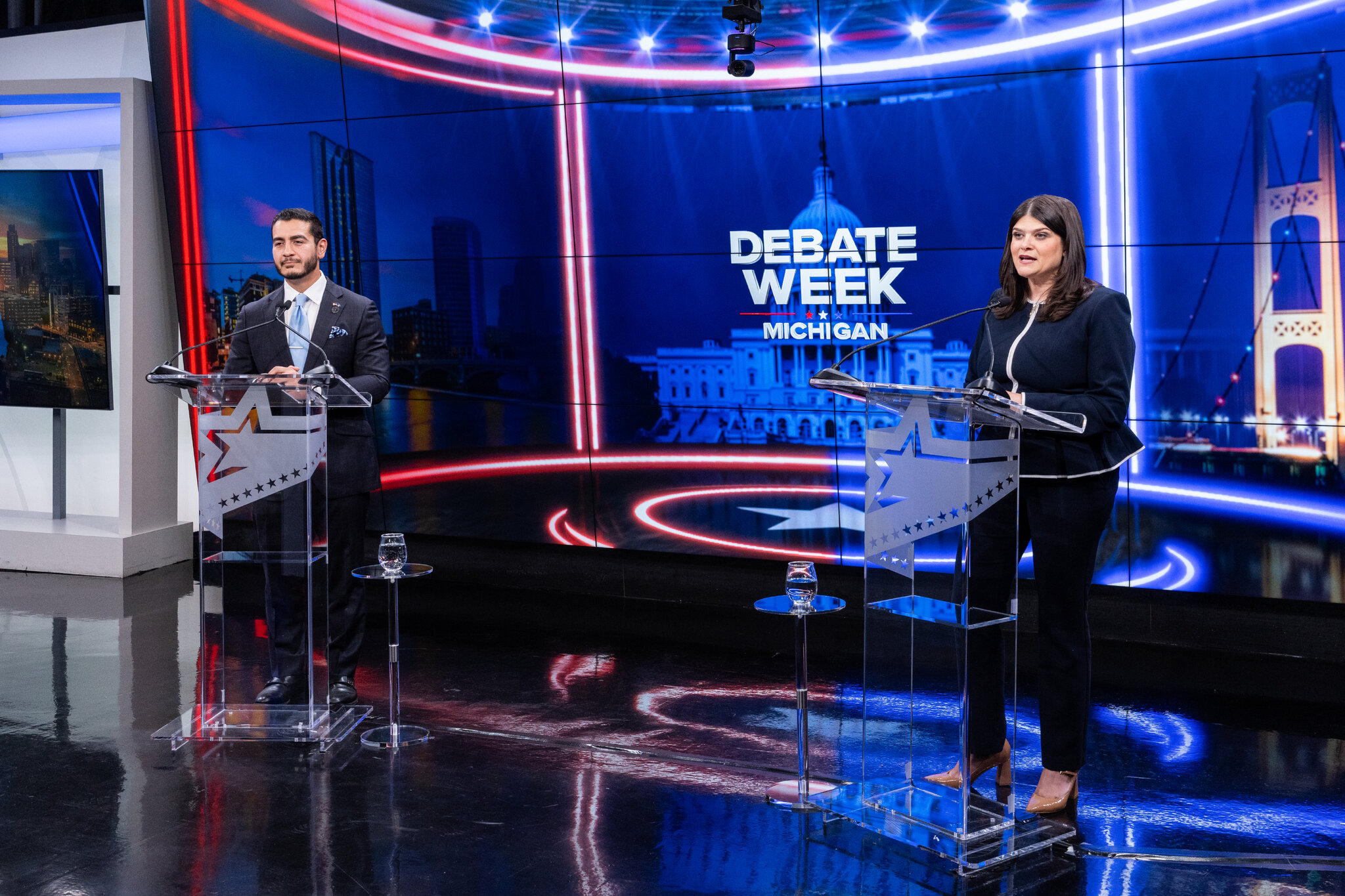 Trailing in Polls, a Moderate Goes on the Attack at a Michigan Senate Debate
