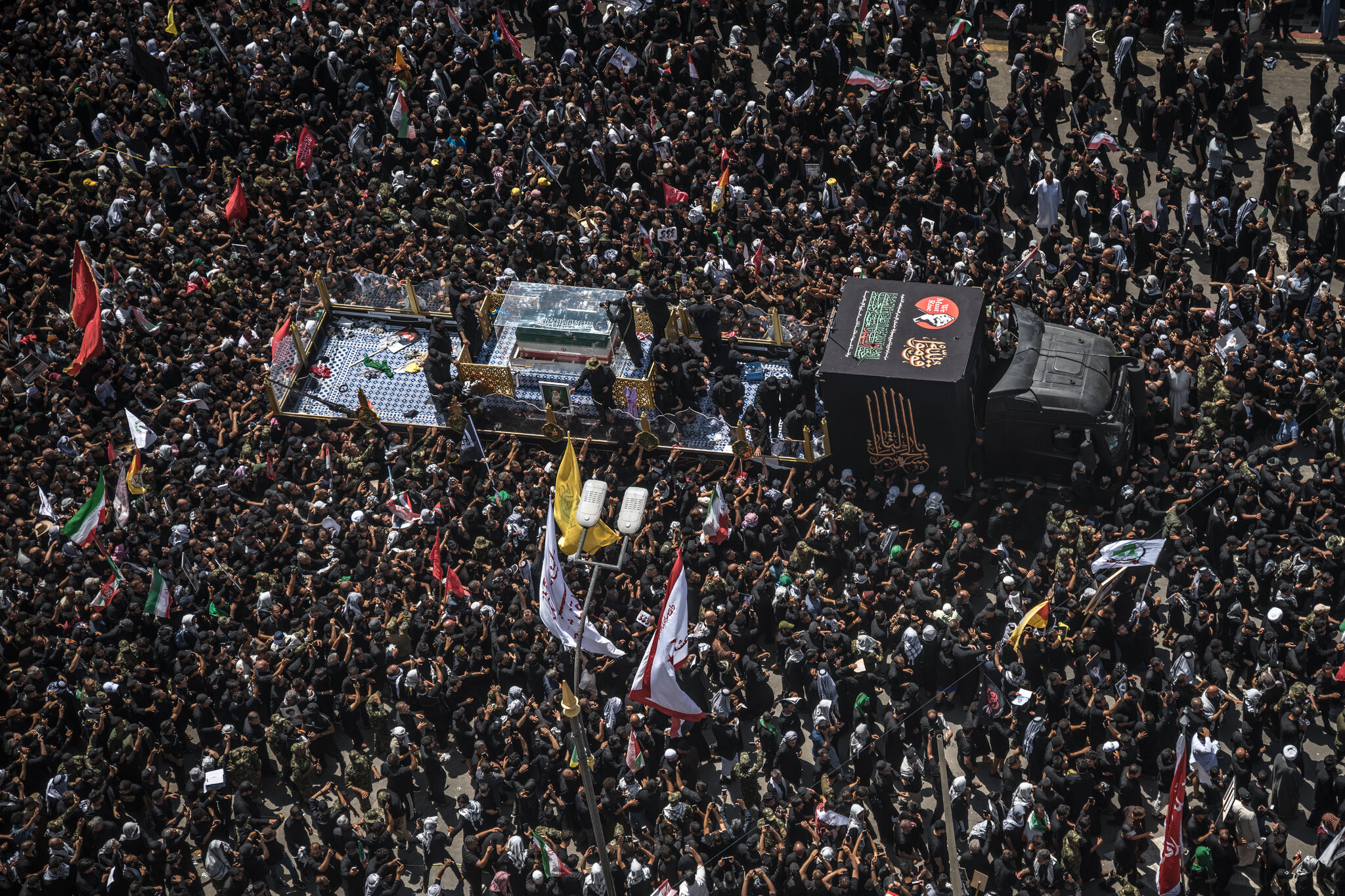 Iraqis Turn Out in Droves to Mourn Khamenei and Show Solidarity