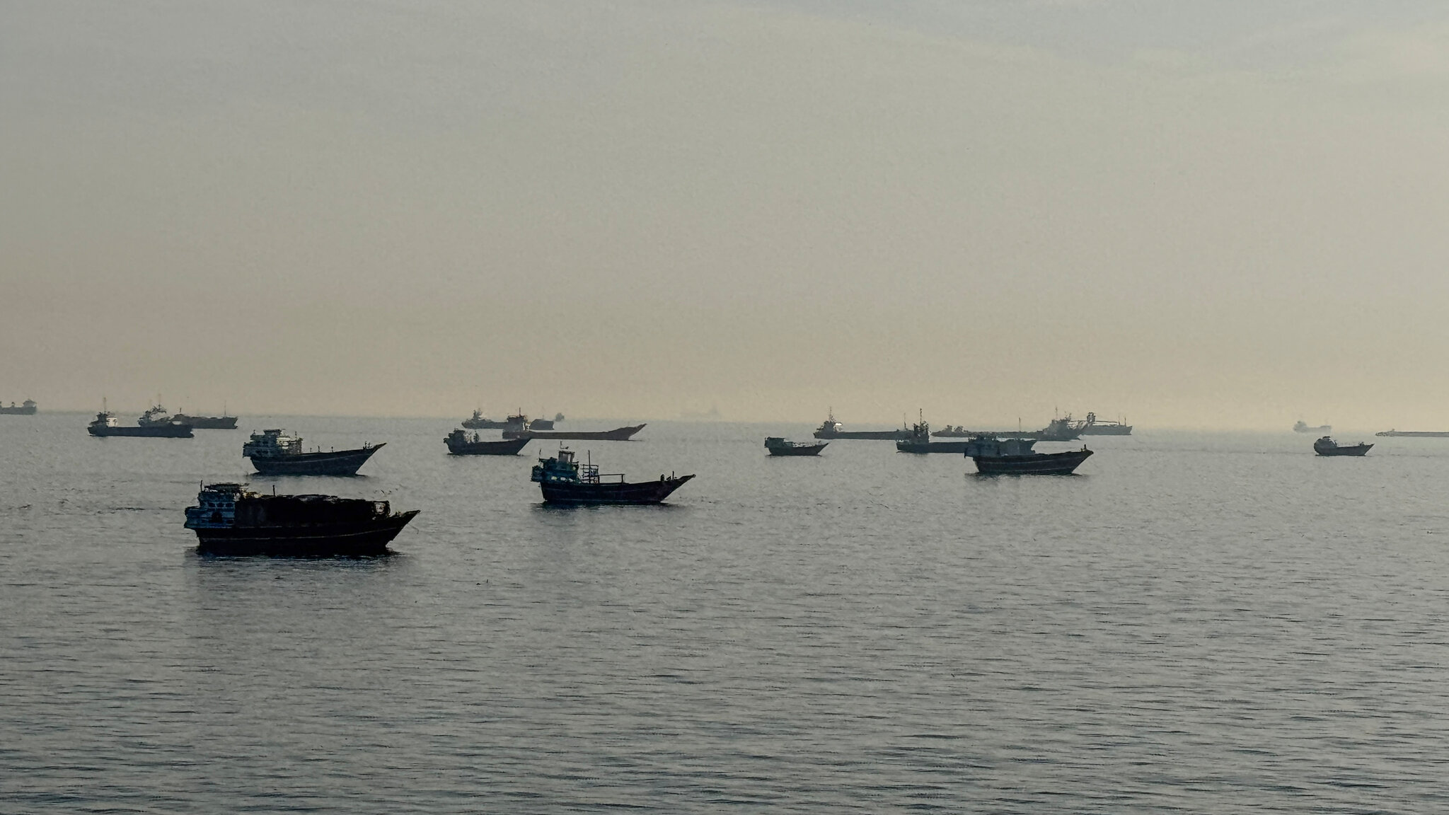 Live Updates: Cease-Fire Unraveling as U.S. and Iran Trade Strikes Again