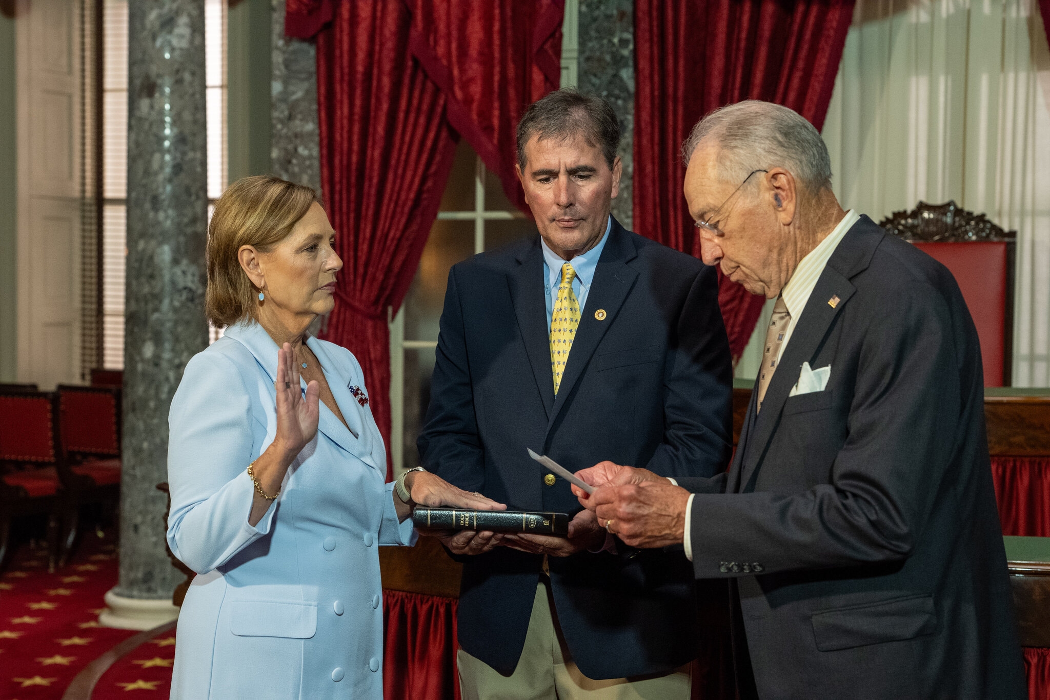 Graham’s Sister Is Sworn In to Finish His Senate Term