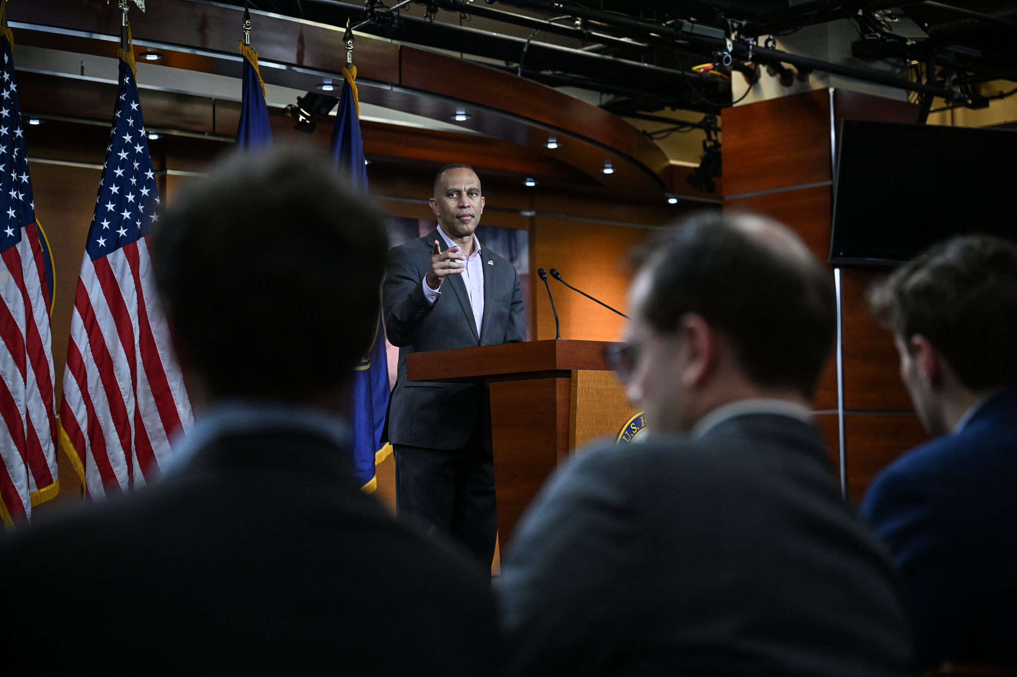 Jeffries to Oppose Cutting Off Aid to Israel but Calls for a ‘Major Reset’