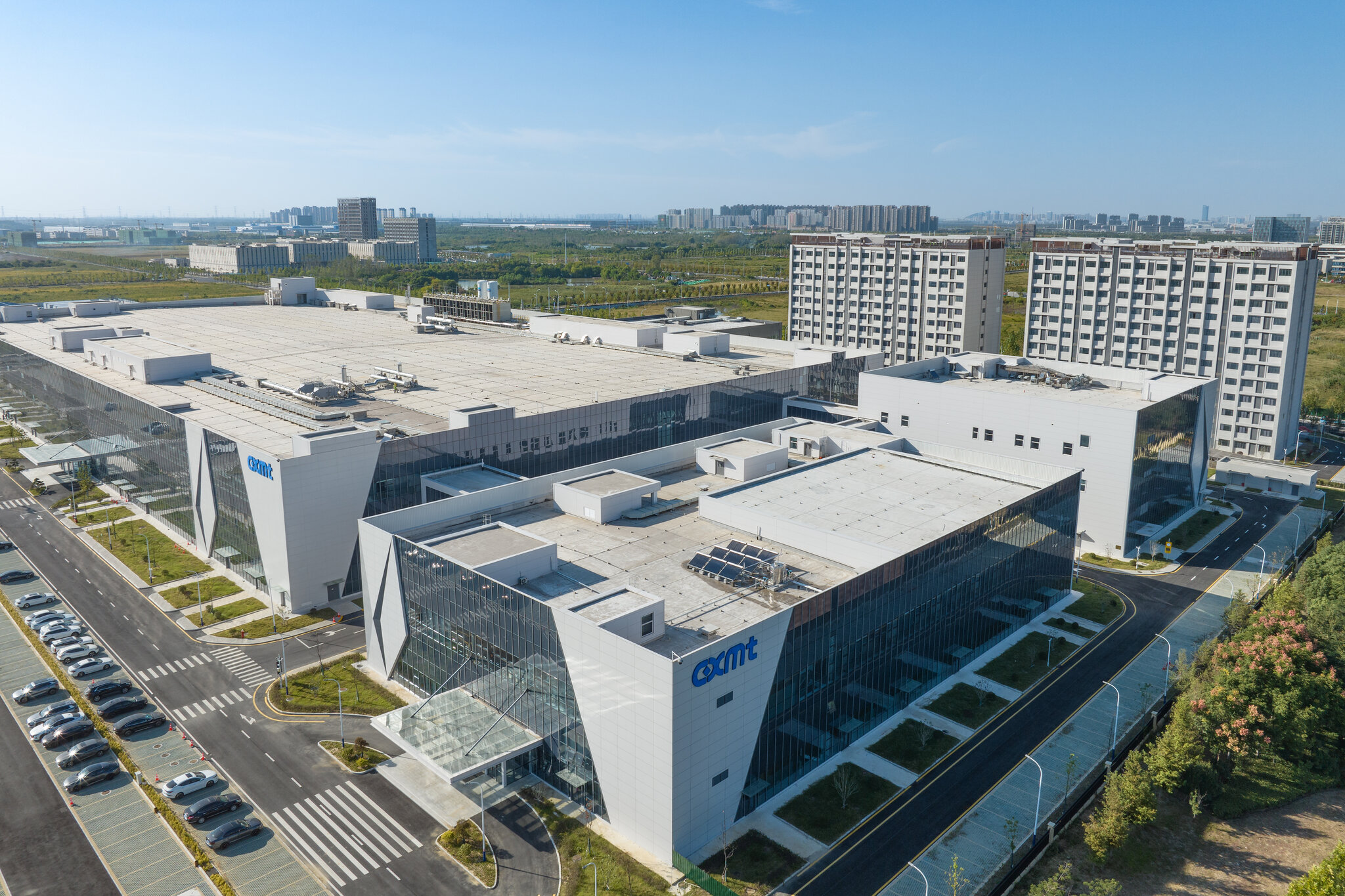 China’s Chip Champion to Raise Billions in Race for A.I. Control