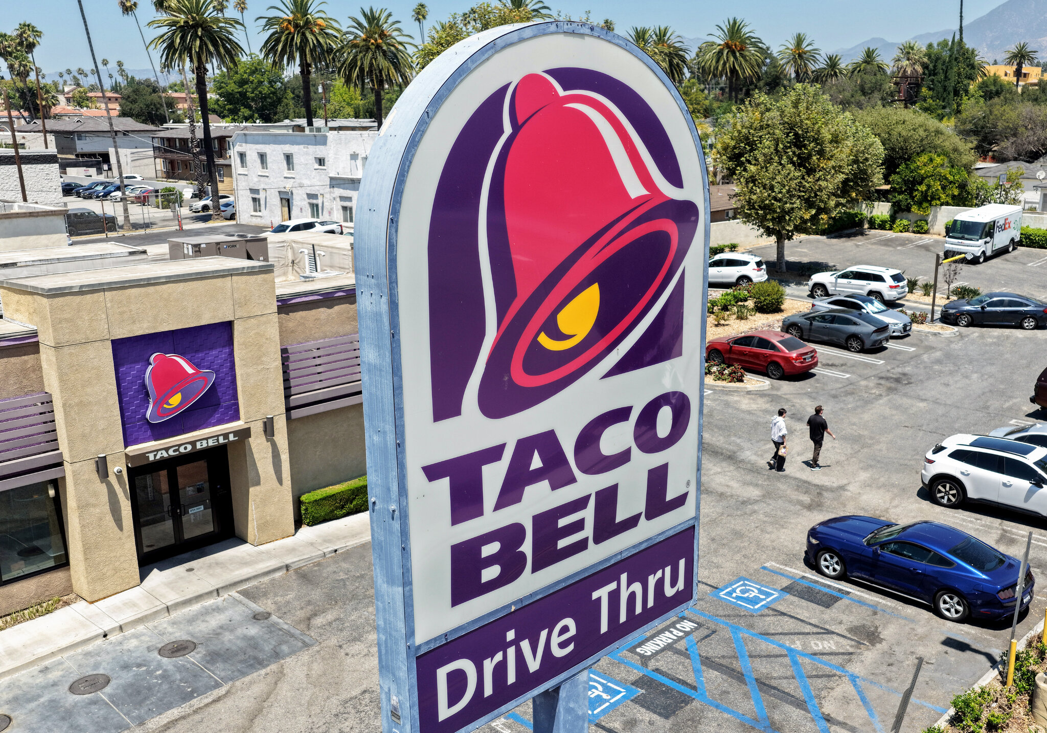 Cyclospora Linked to Taylor Farms Lettuce Sent to Taco Bell