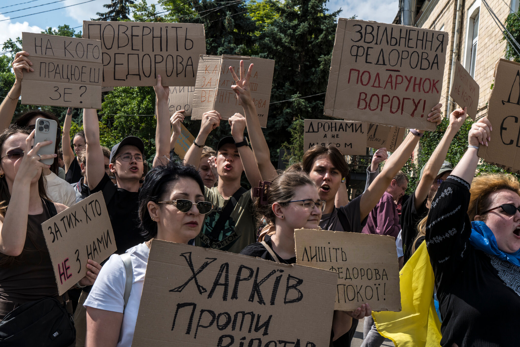 Ukraine’s Ousted Defense Minister Attacks the Military’s Old Guard