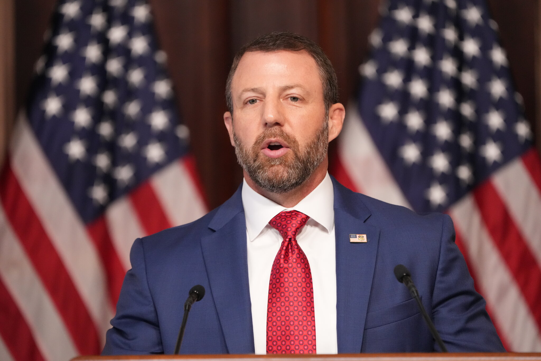 Mullin Promises to Maintain Surge in Immigration Arrests Even After Shootings
