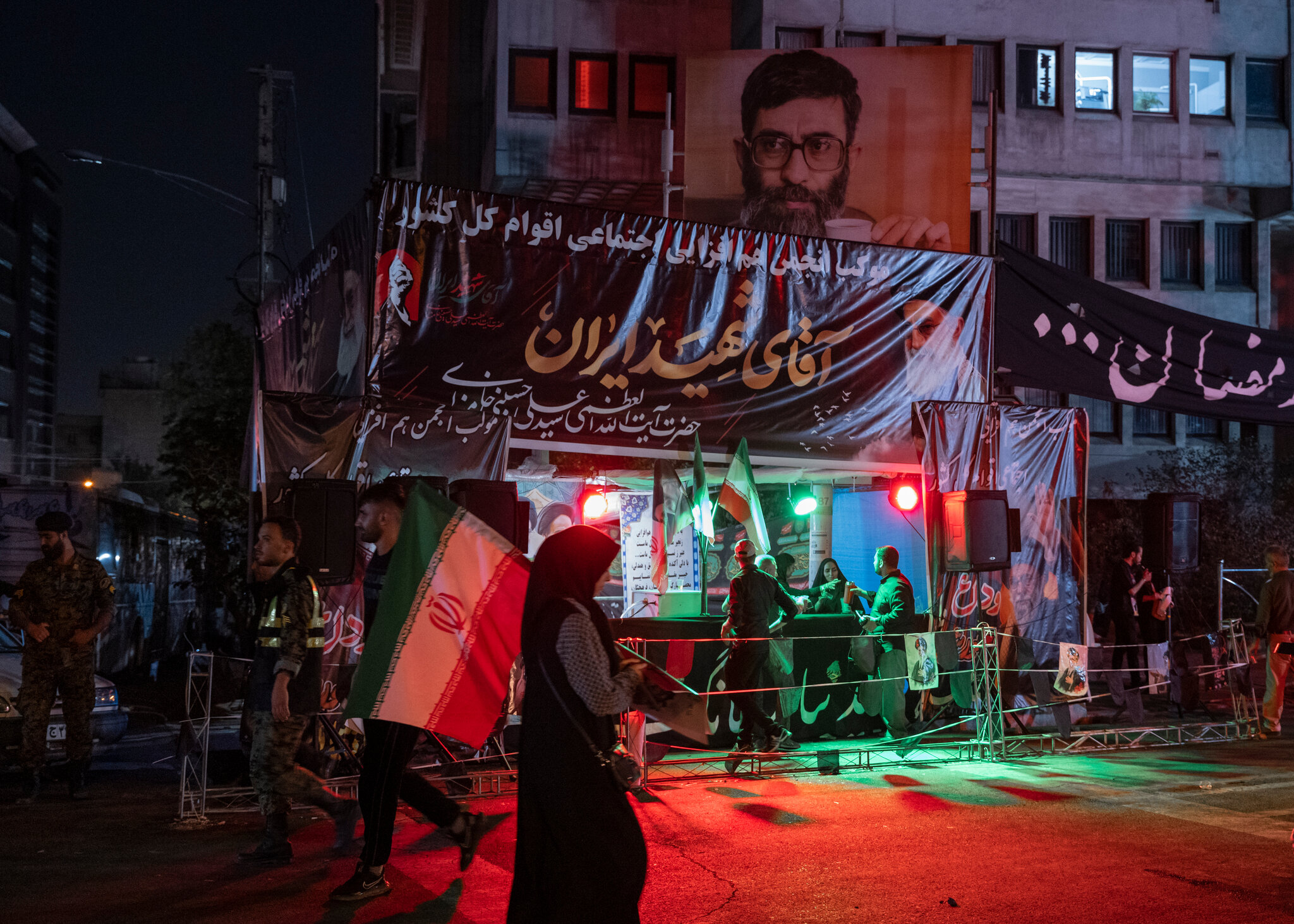 Iran War Live Updates: U.S. Hits Bridges and a Port in Country’s South, Iranian Media says
