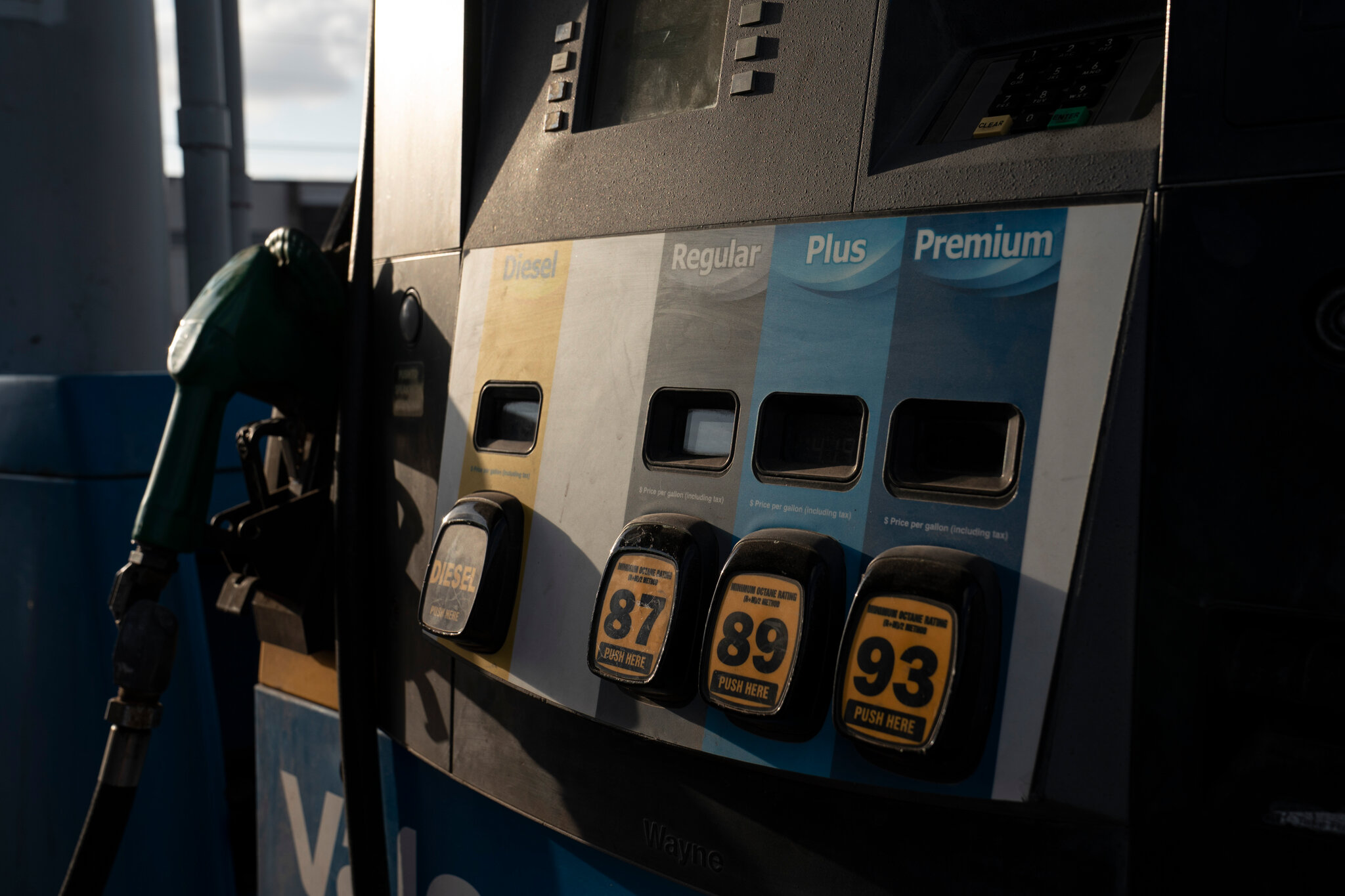 U.S. Average Gas Price Returns to $4 a Gallon as Iran Crisis Escalates