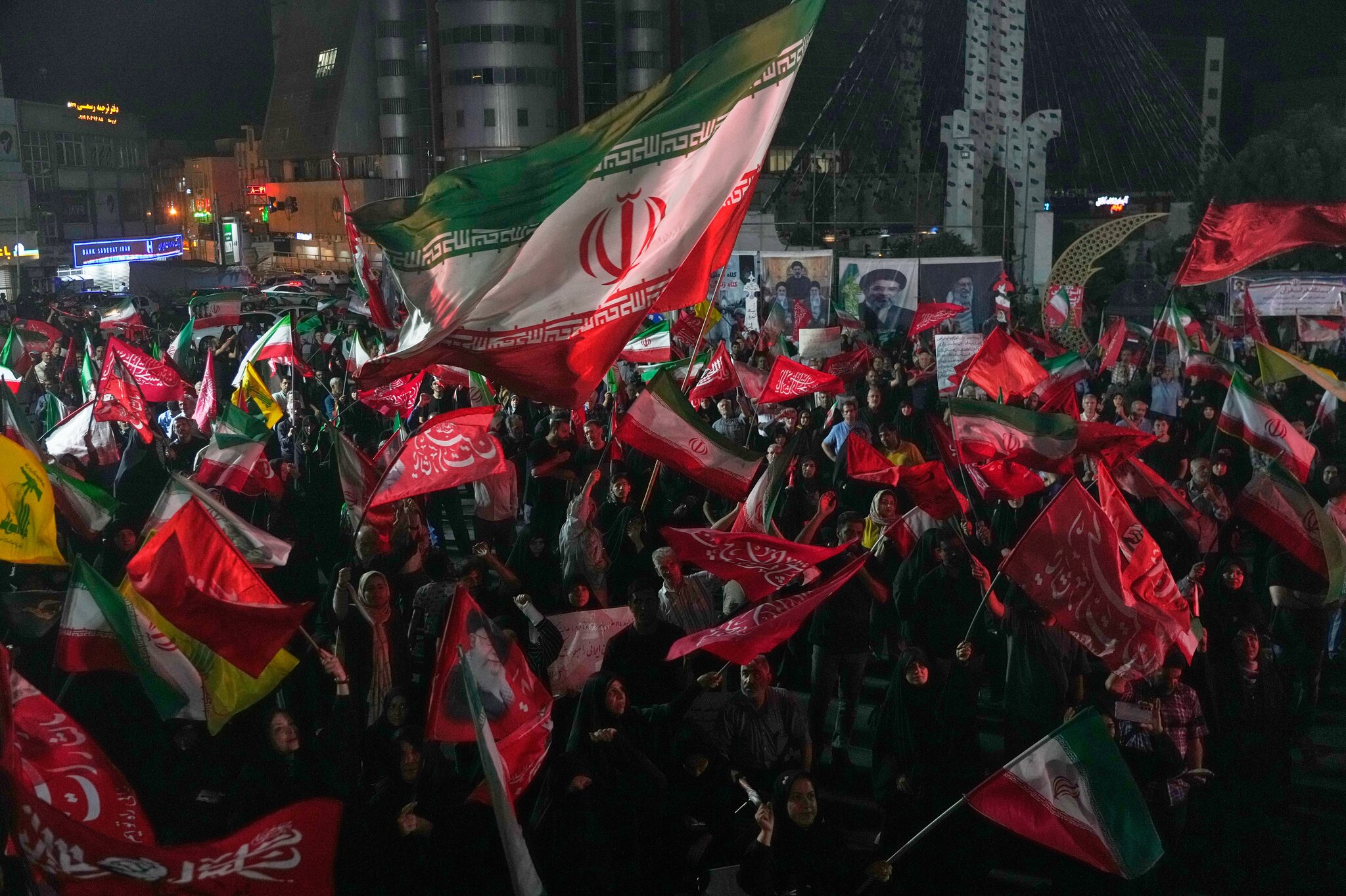 Iran War Live Updates: Fighting Intensifies With Strikes on Critical Infrastructure