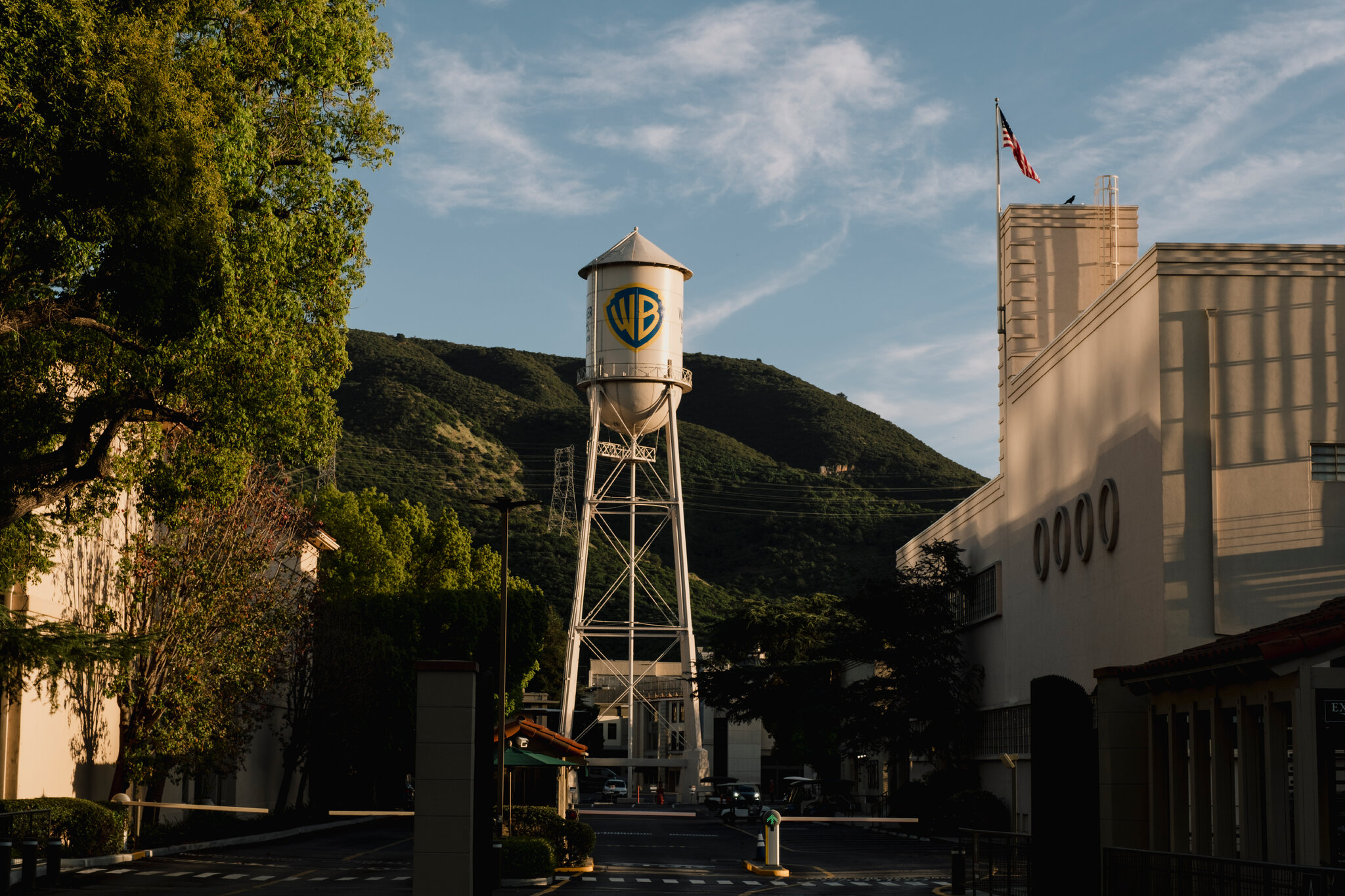 Judge Temporarily Pauses Paramount-Warner Bros. Deal