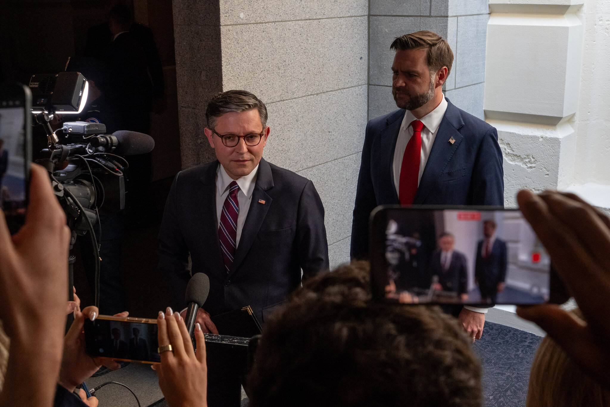 G.O.P. Boxed In on Iran War as Trump Sidelines Congress