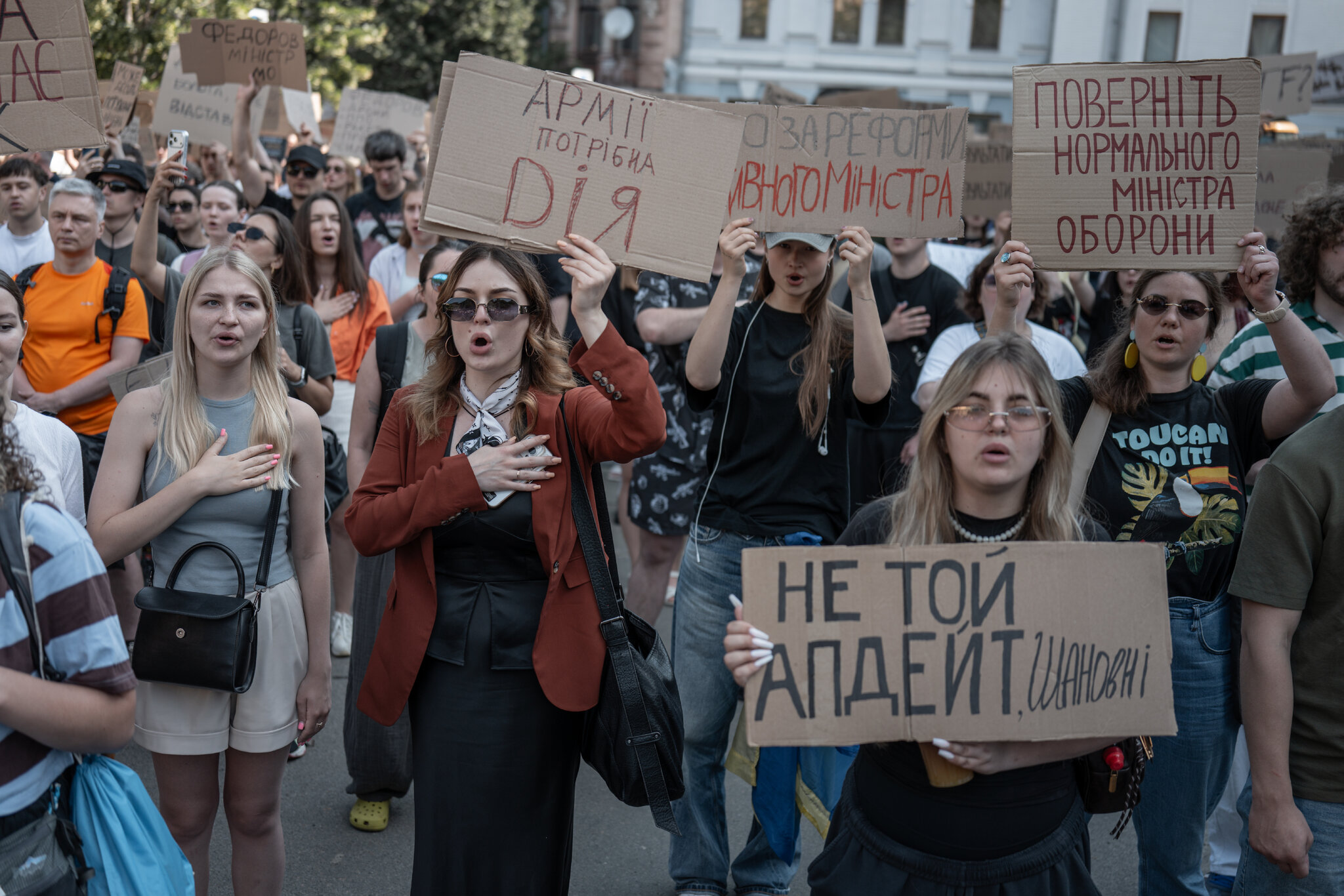 Zelensky Faces Pressure to Remove Ukraine’s Top General