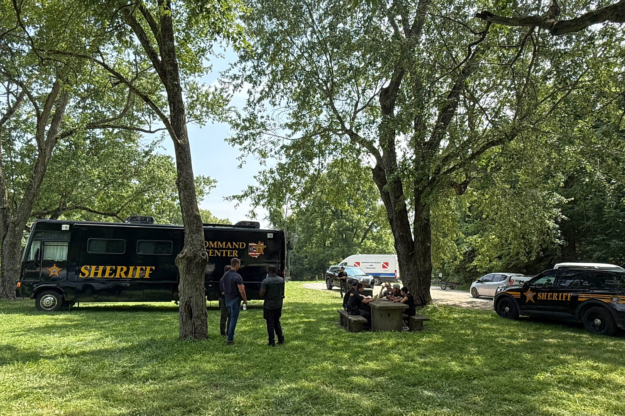 5 Found Dead in Ohio After Child Tells Driver His ‘Family Was in the River’