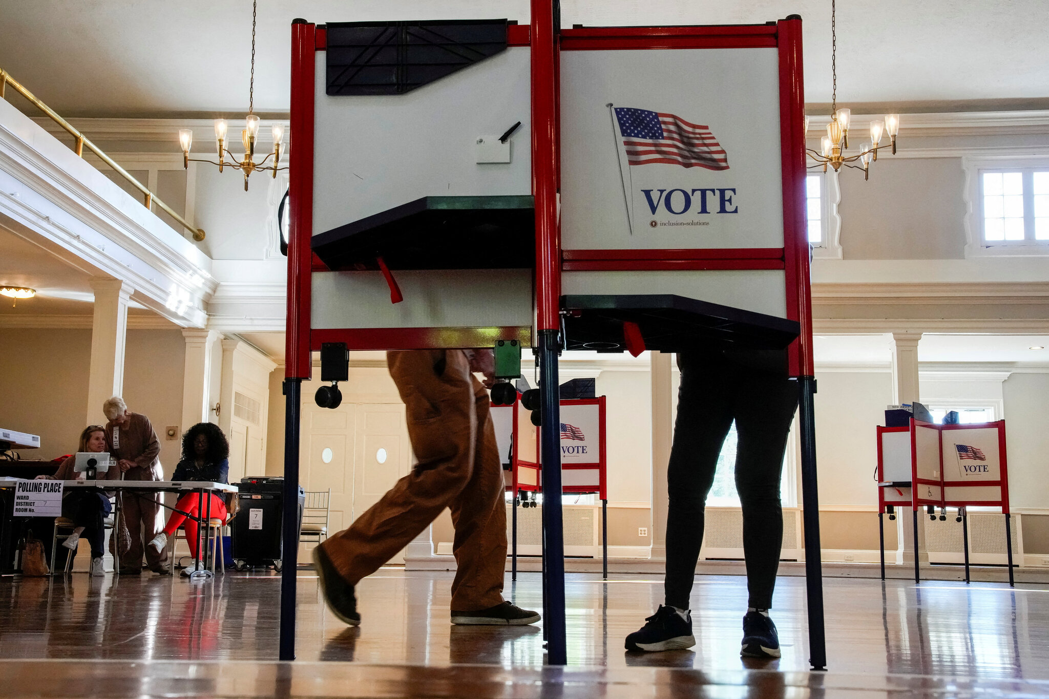 D.M.V. Error Led to 400 Noncitizens Voting in New Jersey, Governor Says