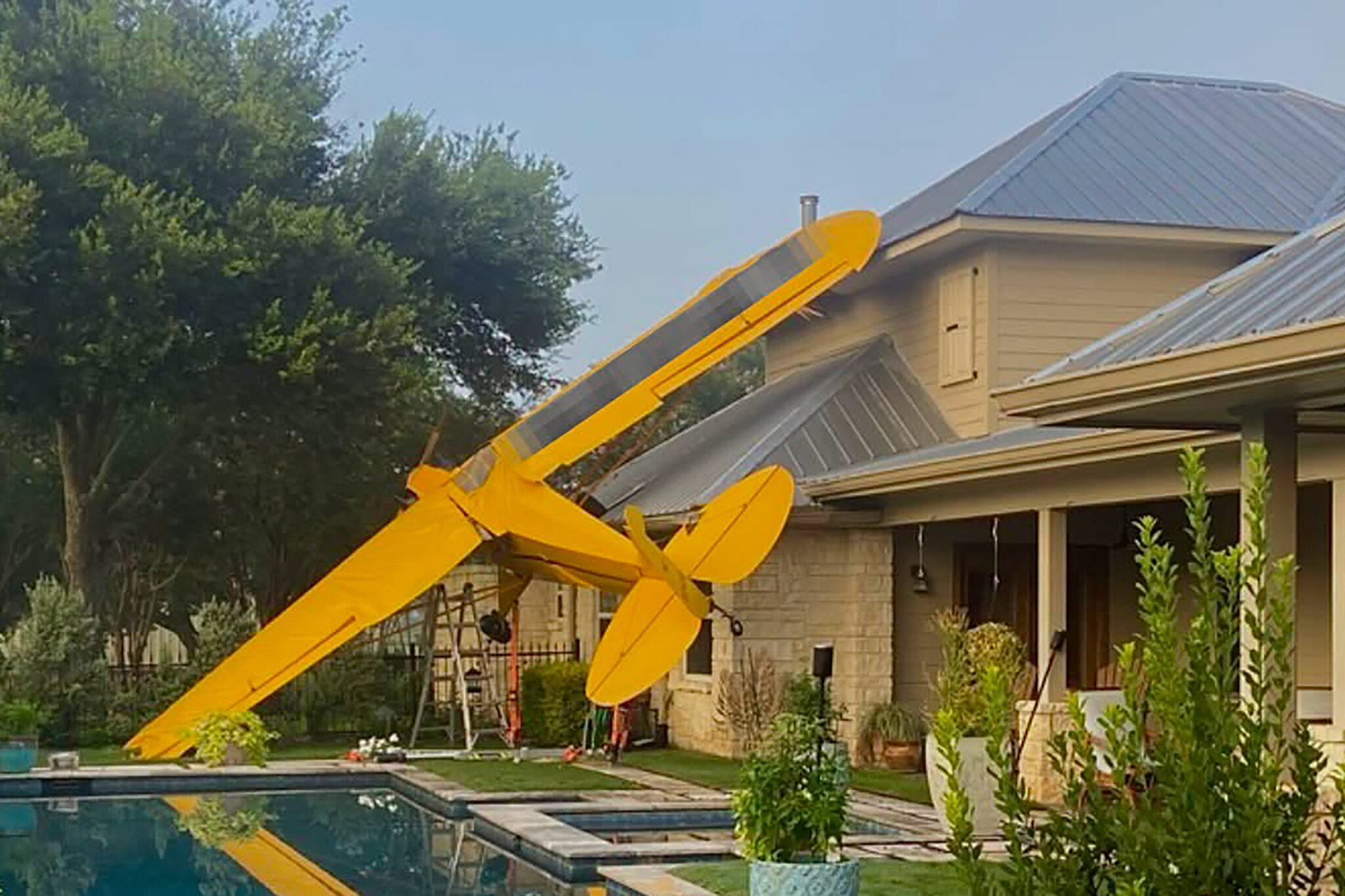 Small Plane Crashes Into House Near Houston