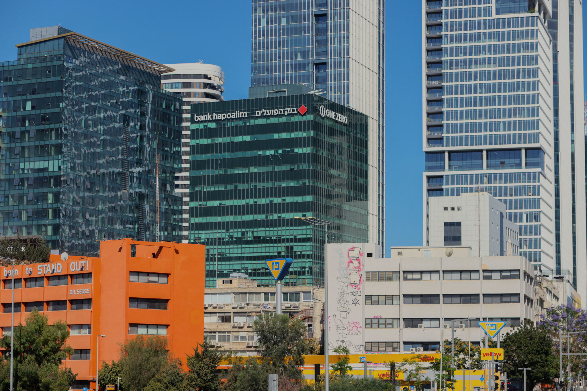Israeli Banks Threaten to Cut Off Palestinian Economy, Deepening Crisis