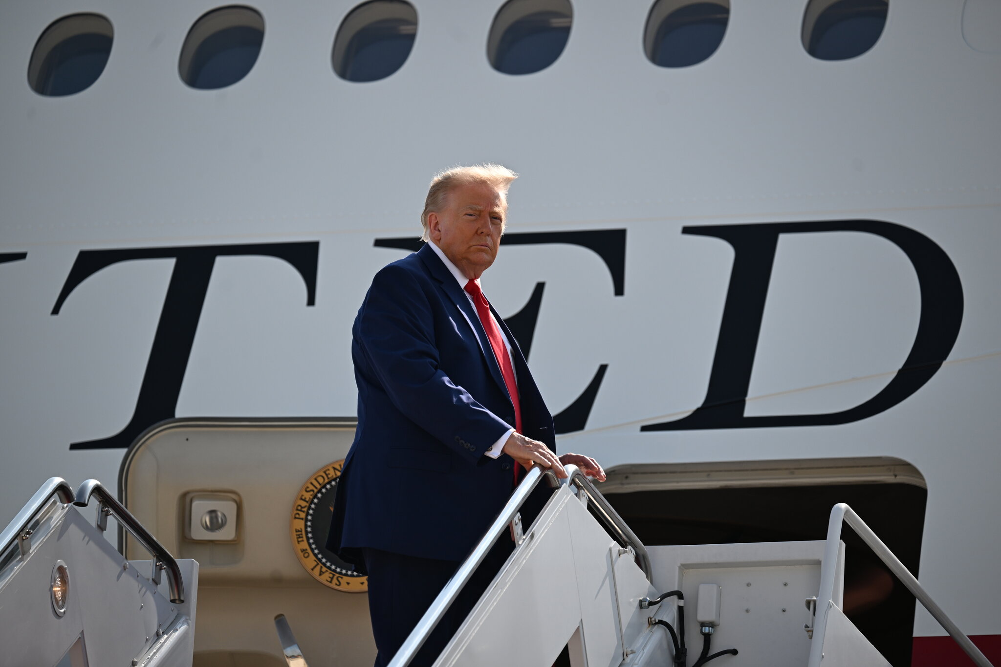 Trump Holds Off on Major Escalation Against Iran as Advisers Raise Concerns