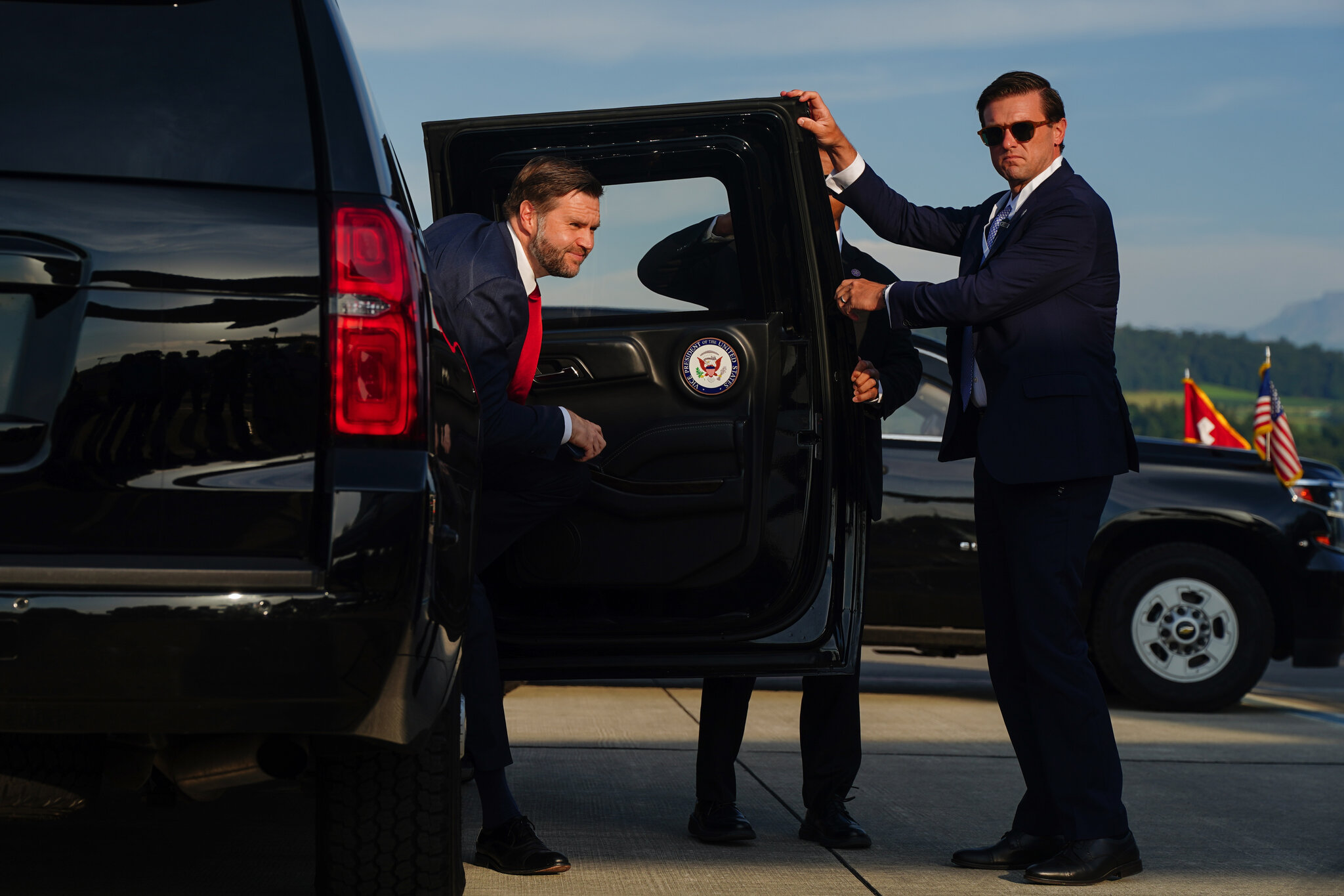 Member of Vance’s Secret Service Detail Under Investigation