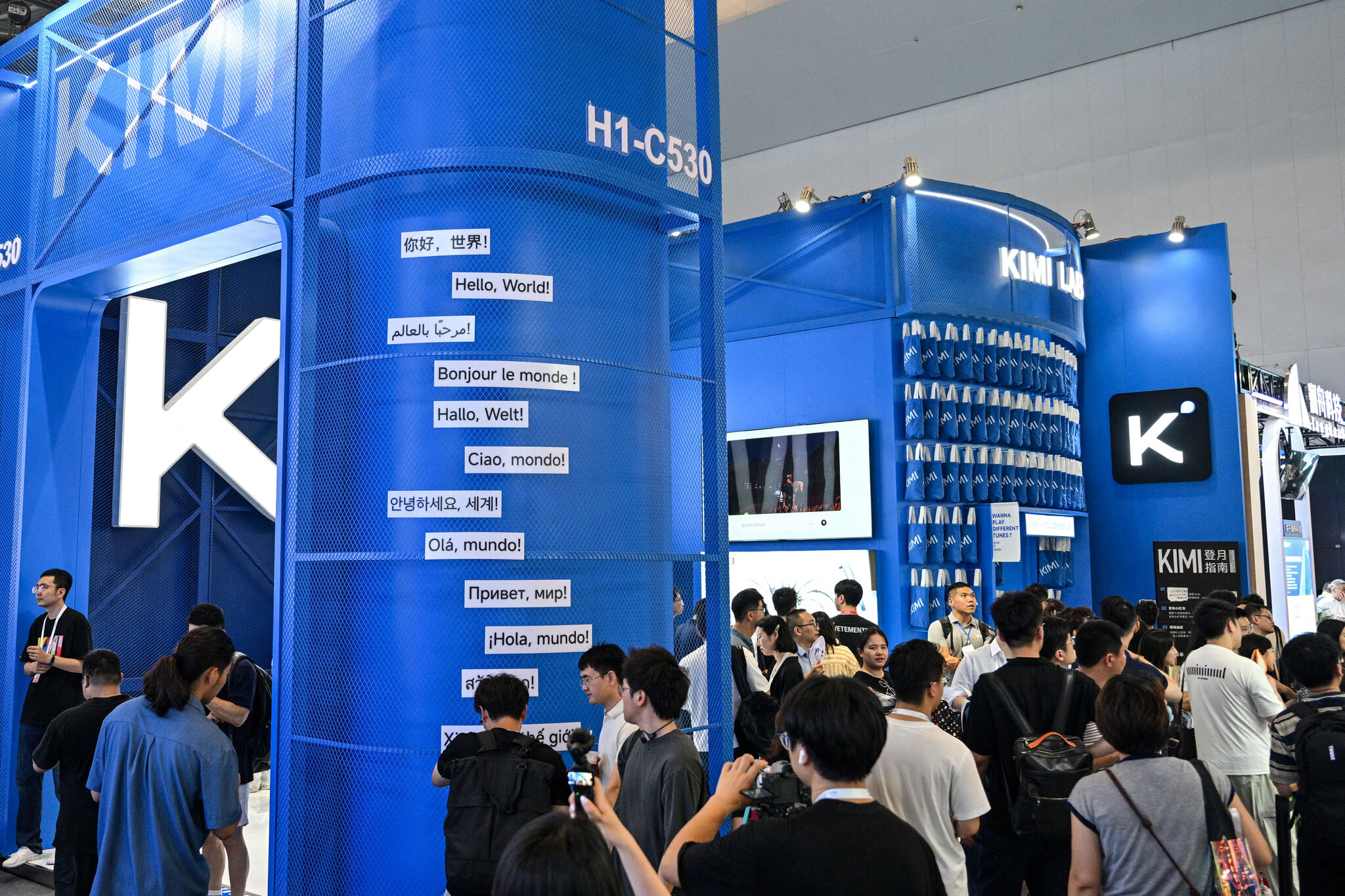 Silicon Valley Splits Over Closing the Borders to Chinese A.I.
