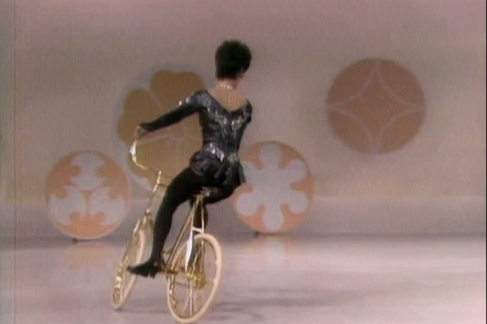 Lilly Yokoi, Acrobat Who Dazzled on a Golden Bicycle, Dies at 96