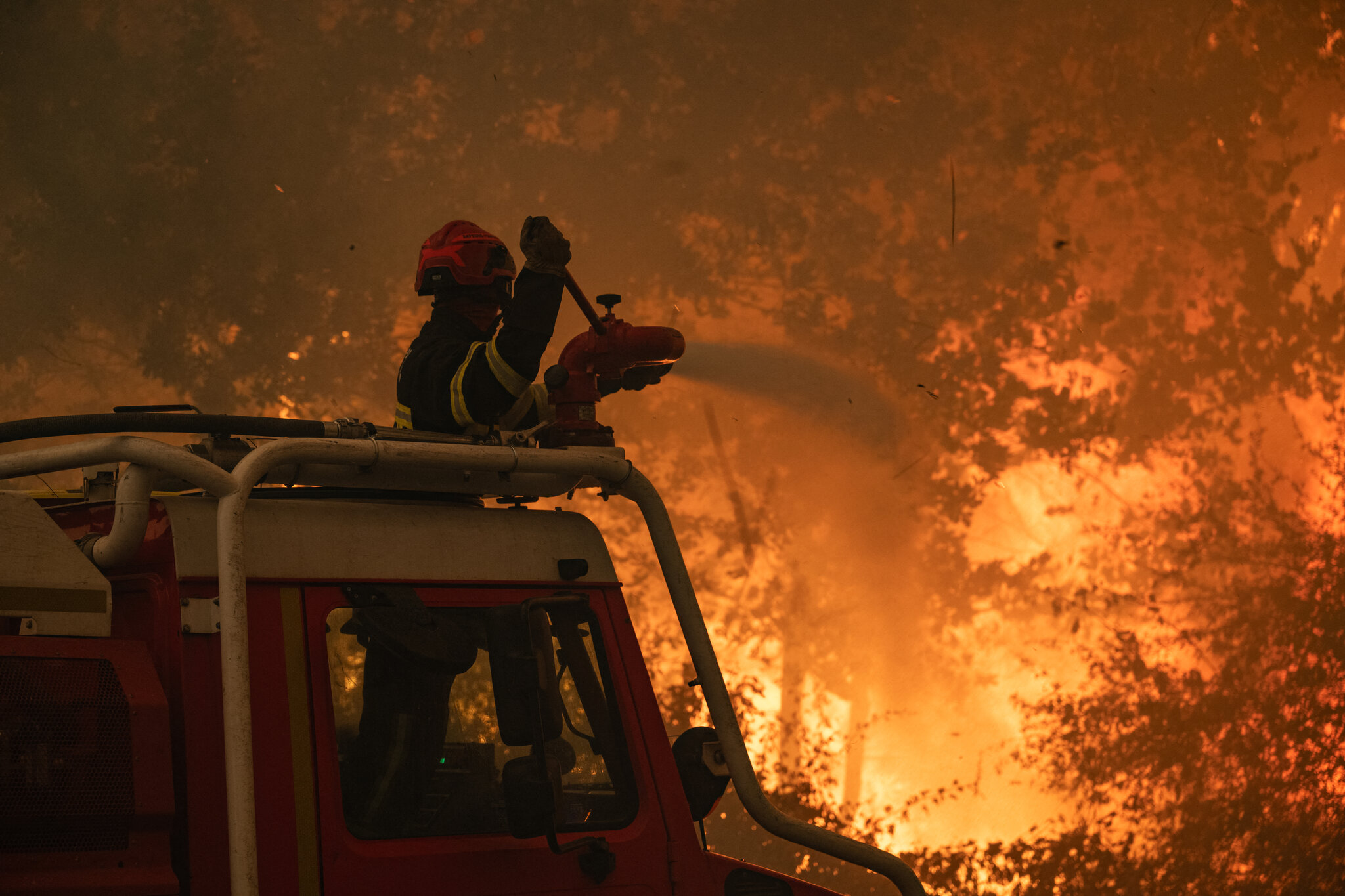 Hundreds of Thousands Flee Fires in France and Spain as Help Pours In