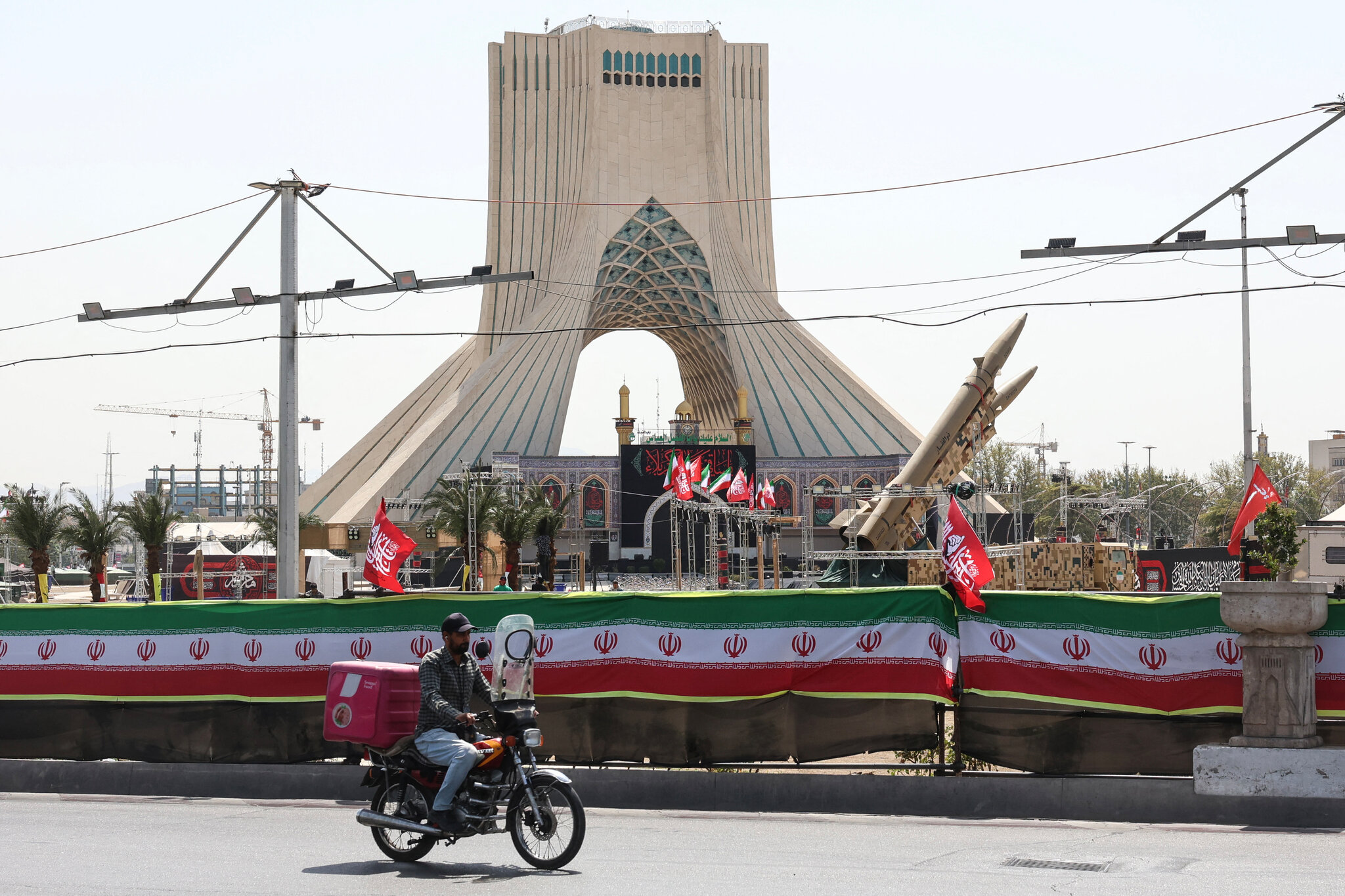 Iran War Live Updates: U.S. Strikes Abate, Even as Trump Considers Escalation
