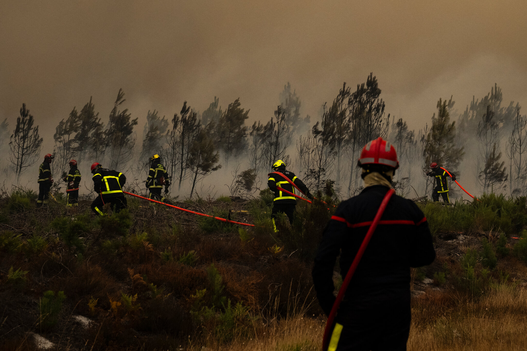 Live Updates: Extreme Heat and Strong Winds Fuel Wildfires in France and Spain