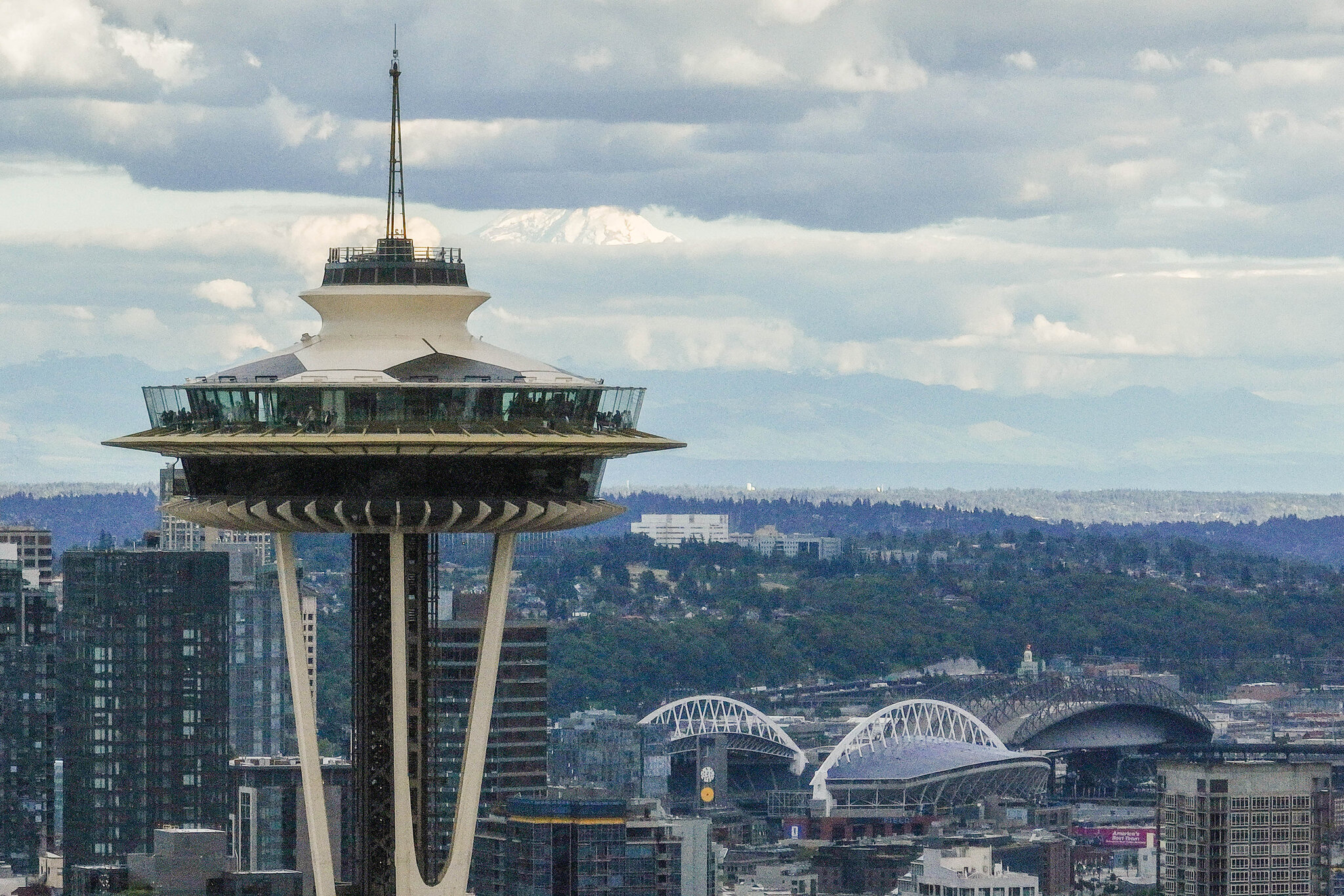 Seattle Police Search for 2 Men Who Parachuted From the Space Needle