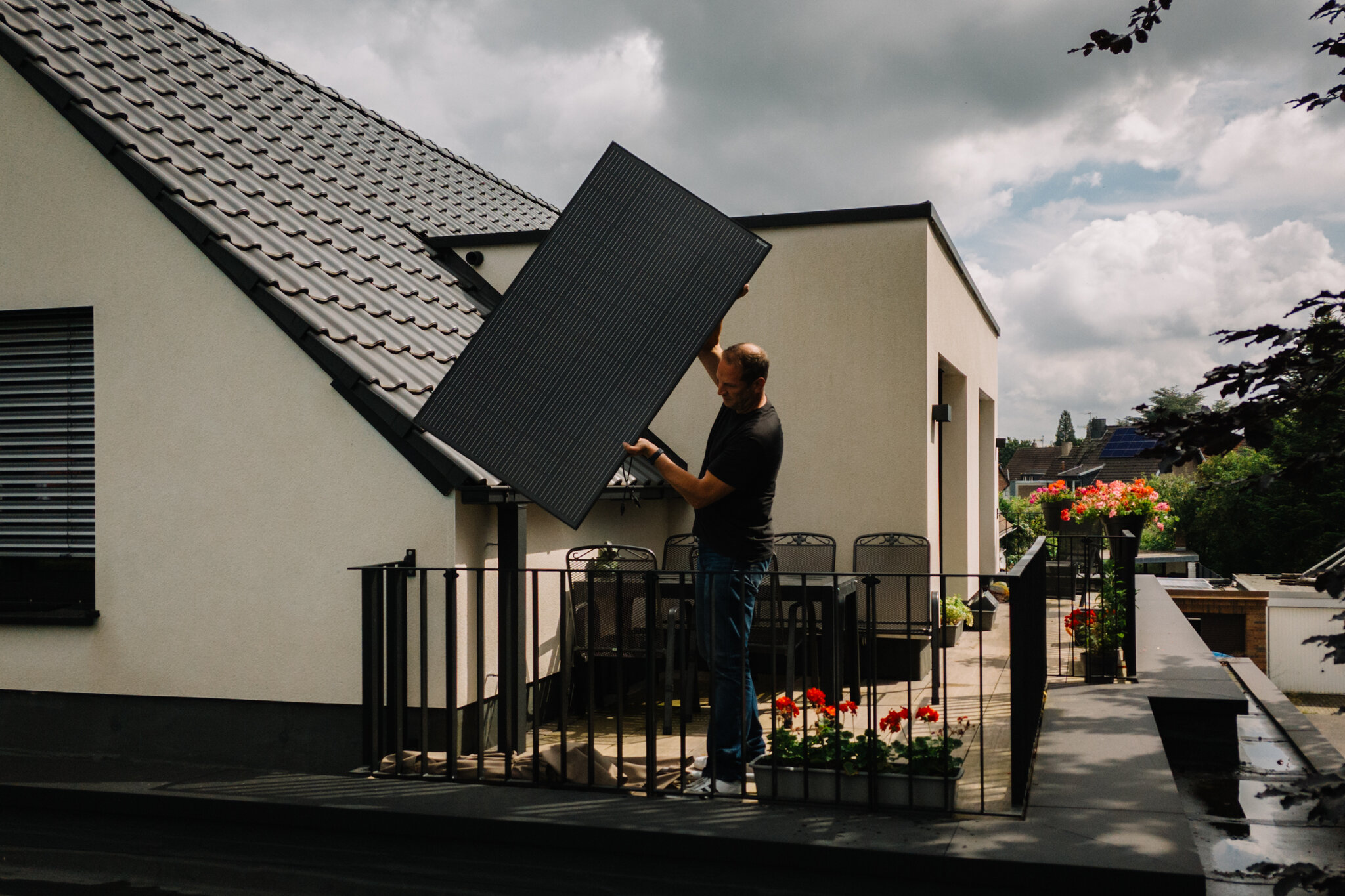 What You Need to Know About Installing Plug-In Solar Panels