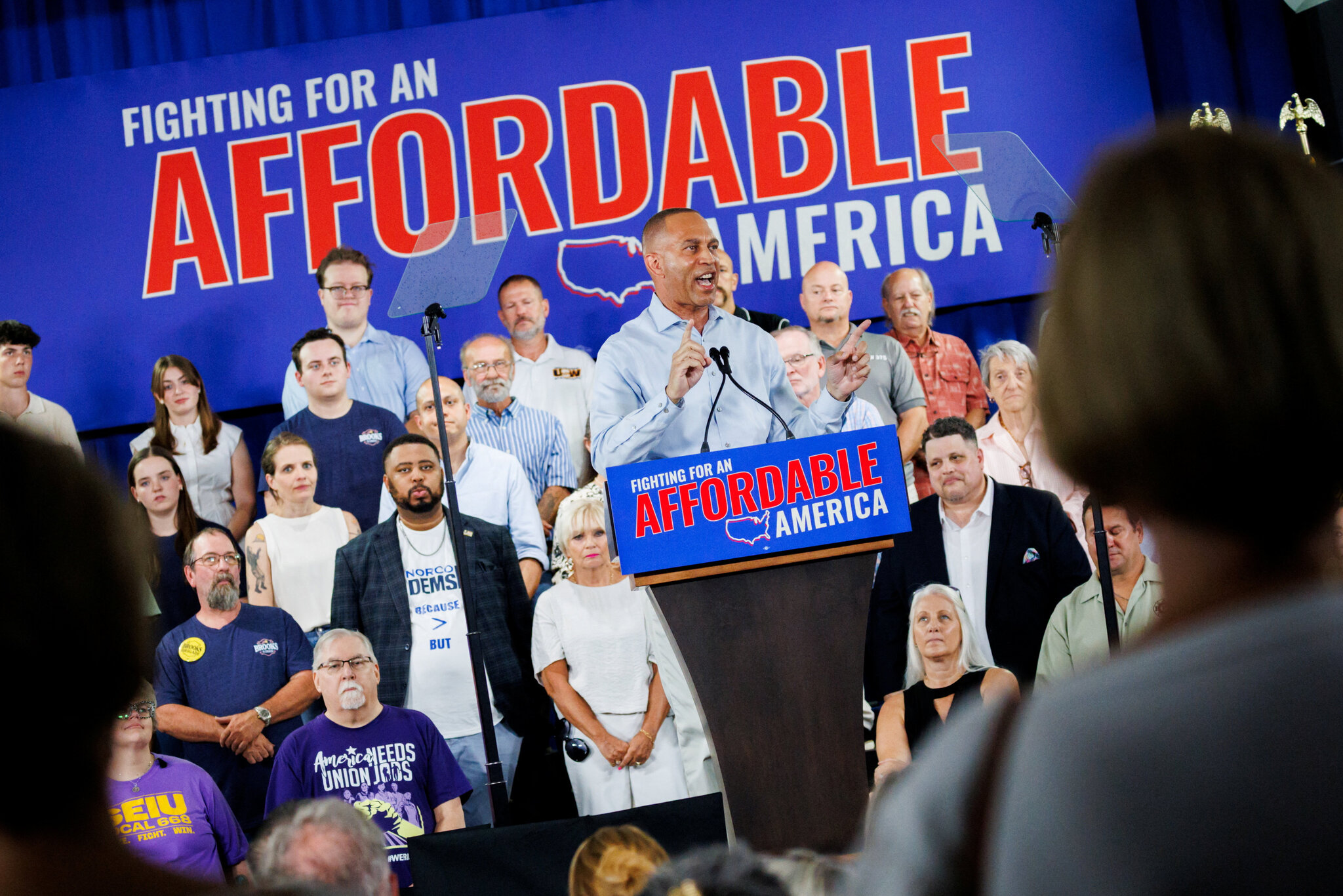 Jeffries Kicks Off Midterm Sprint With Economic Pitch