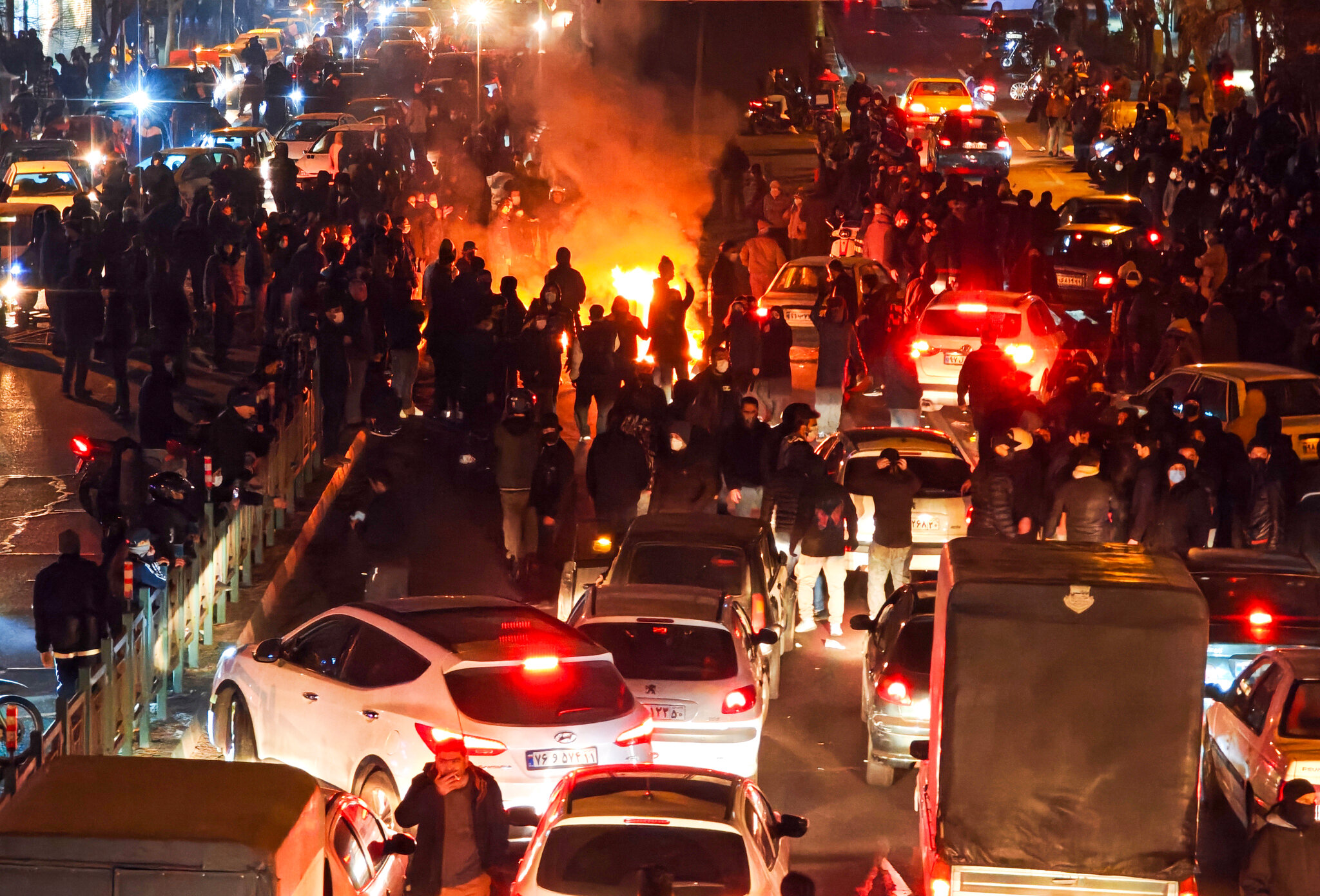 Iran Publicly Hangs 2 Protesters, Rights Groups Say