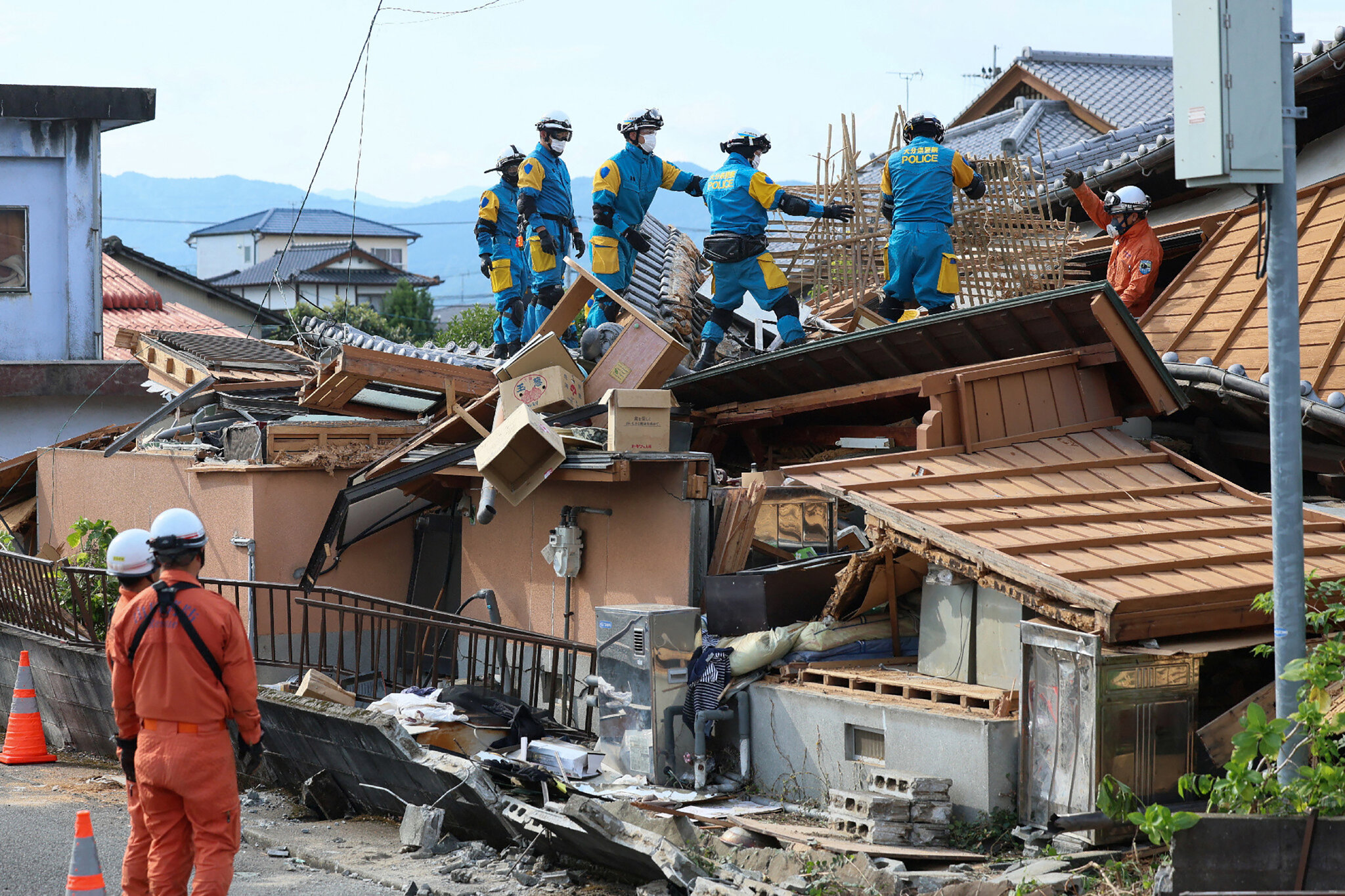 Death Toll From Japan Quake Rises to 34 as Rescue Efforts Continue