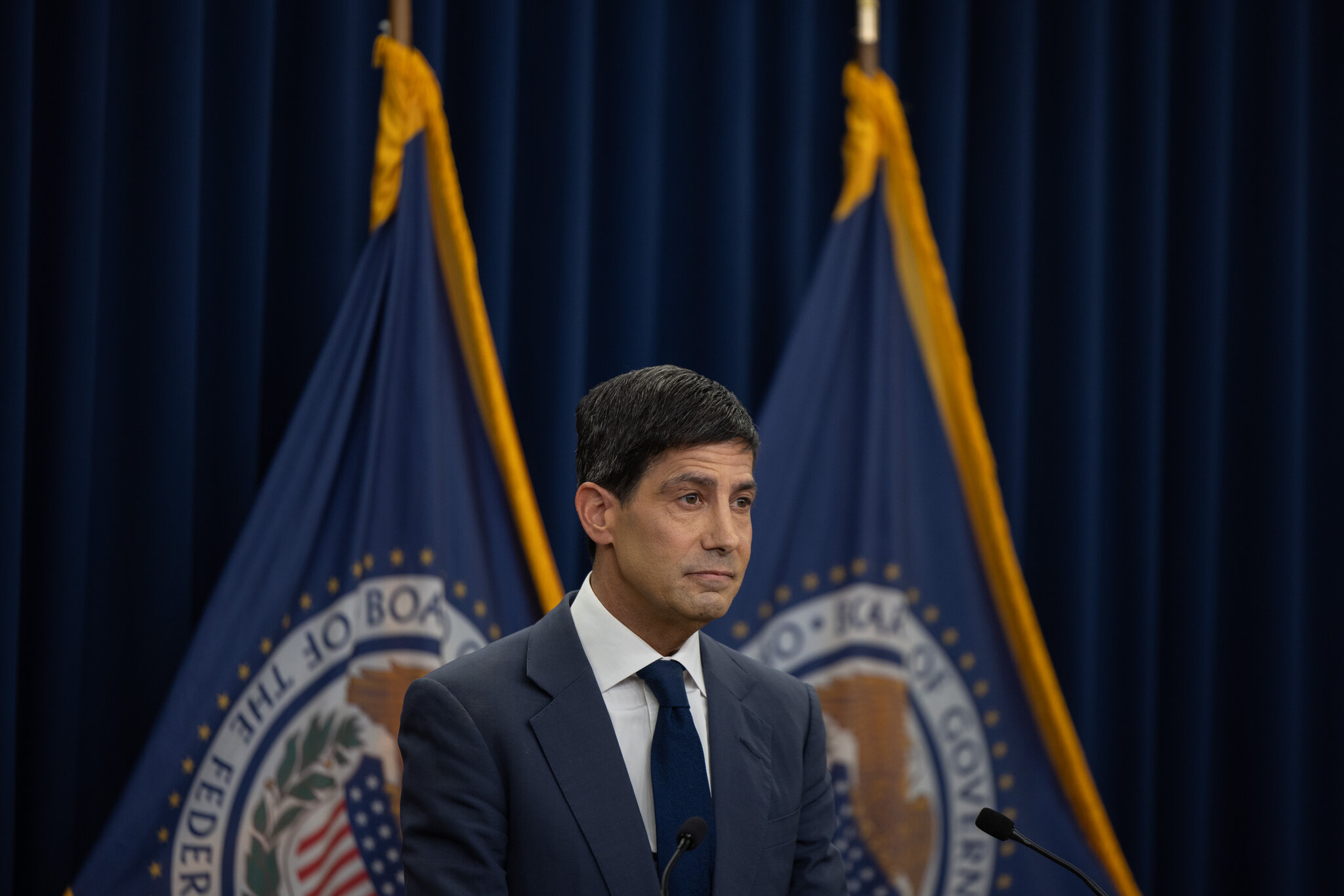 Warsh Considers Reducing Frequency of Fed Policy Meetings