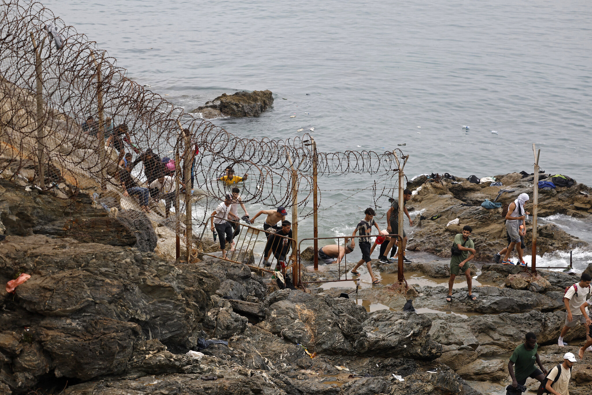 Live Updates: Spanish Leader Rushes to Ceuta After Thousands of Migrants Burst Into Territory