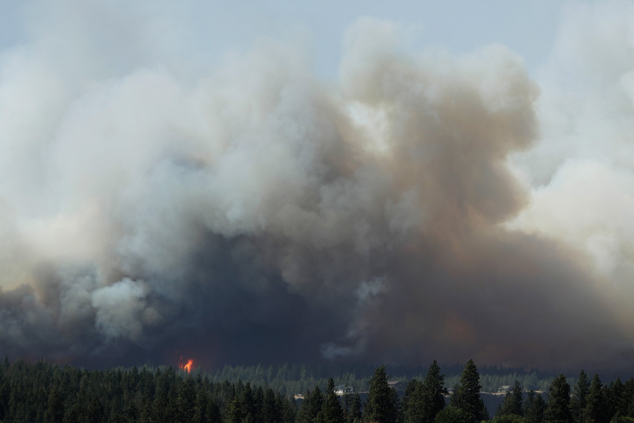 More Than a Dozen Wildfires Burn in Washington State, Forcing Evacuations