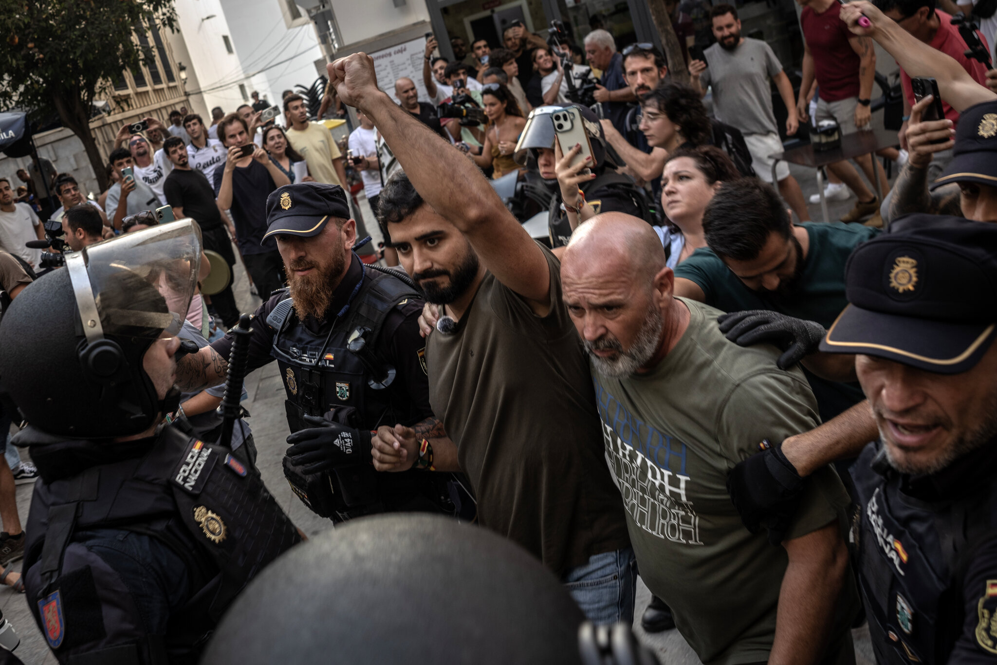 Far-Right Leaders Step Up Calls for Expelling Remaining Migrants in Ceuta