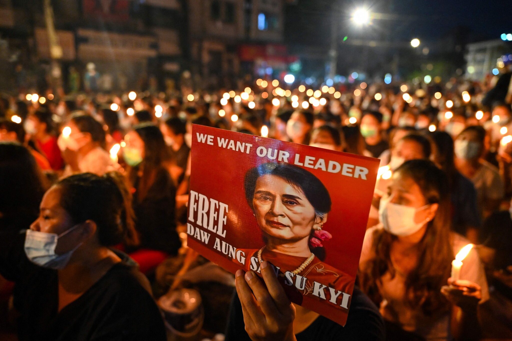 Myanmar Junta Allows Aung San Suu Kyi Rare Contact With an Outsider